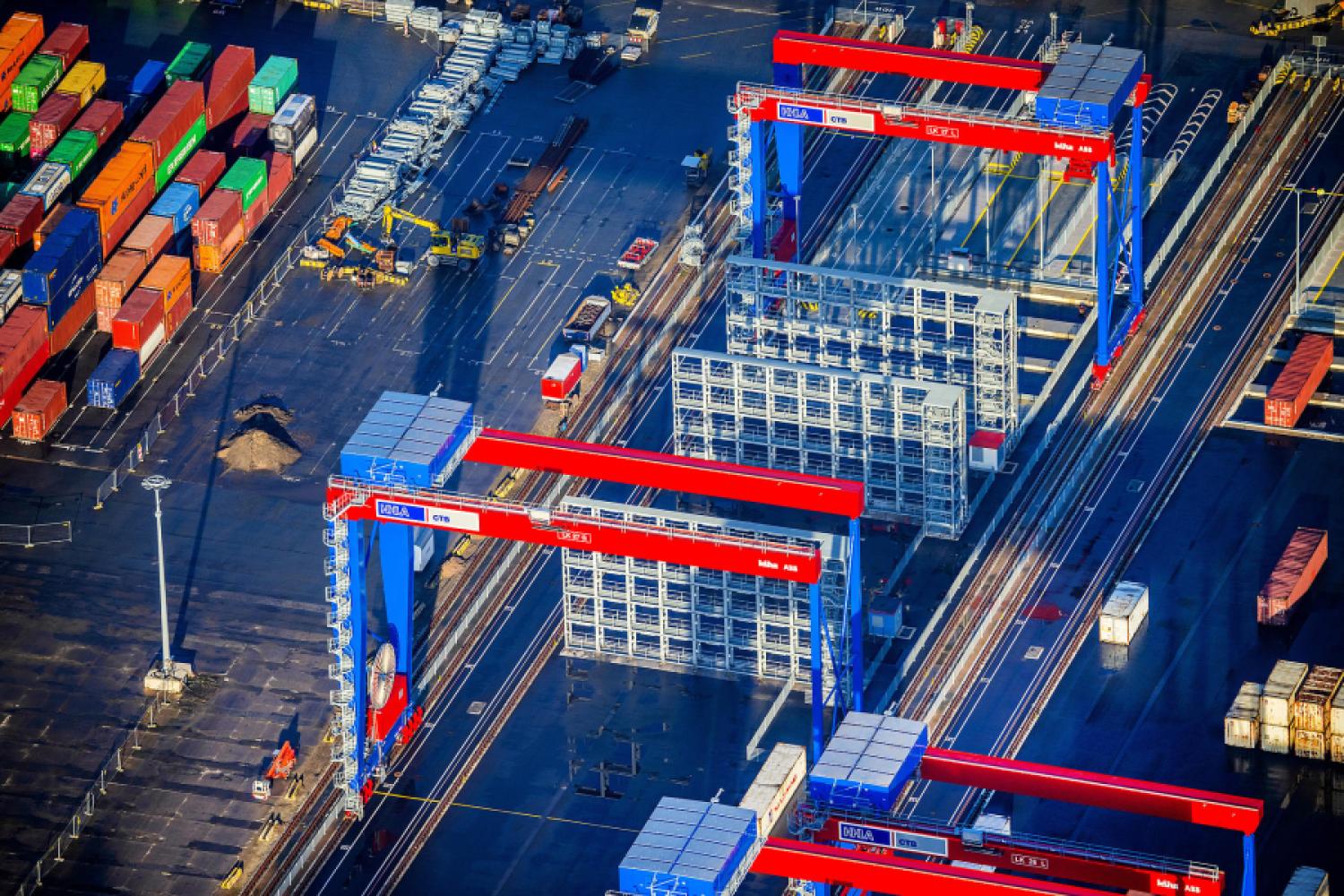 New eco-friendly storage blocks at the HHLA Container Terminal Burchardkai. (Photo: HHLA/Martin Elsen)