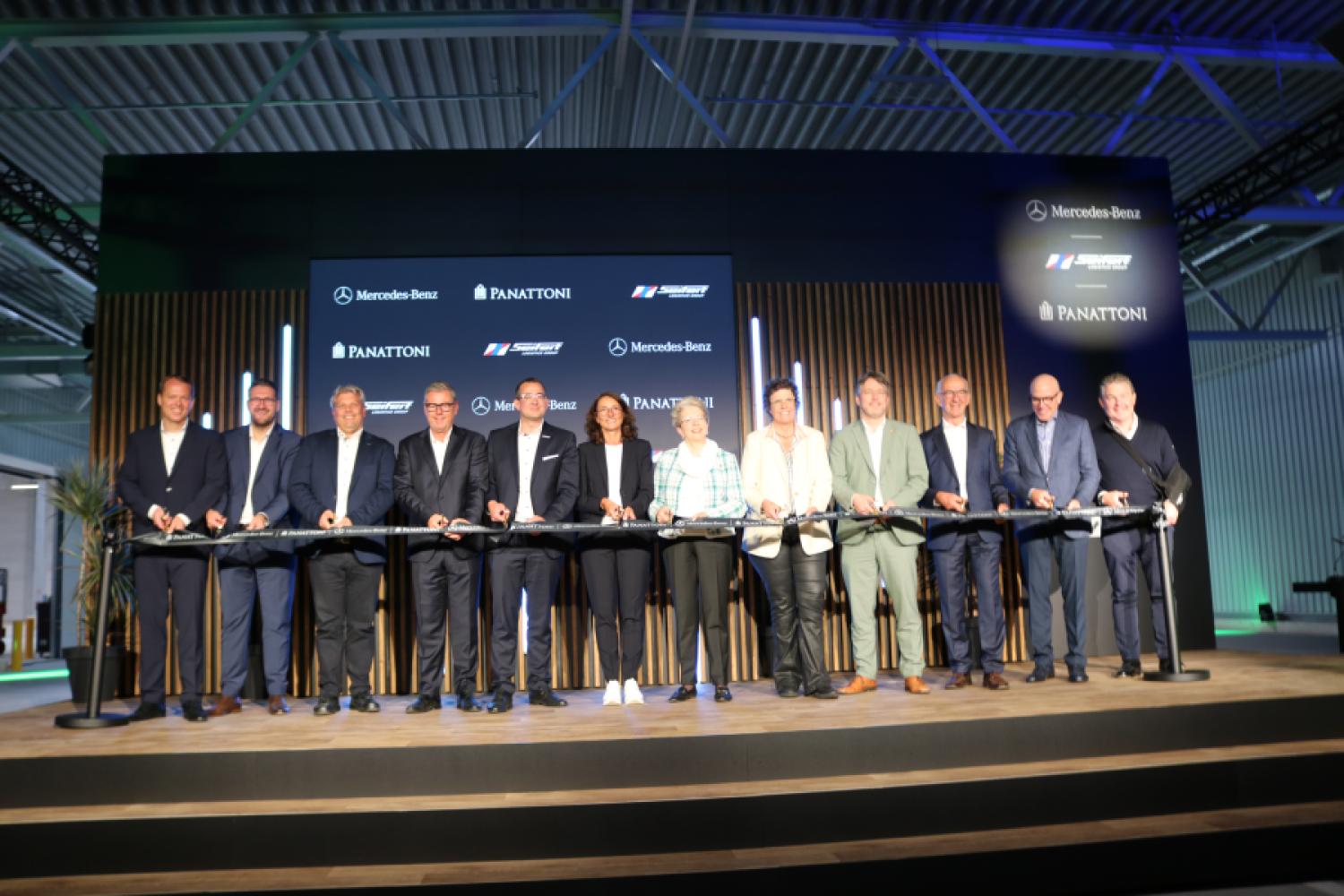 Mercedes-Benz a inauguré, en collaboration avec Panattoni et Seifert Logistics, un nouveau centre logistique central pour l'approvisionnement du réseau de production international. (Image : Gunnar Knüpffer)