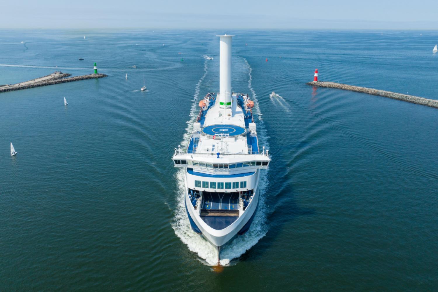 In the Miniport of the Rostock Shipping Museum, visitors can now steer a model of the Scandlines hybrid ferry “Berlin.” | Photo: Scandlines