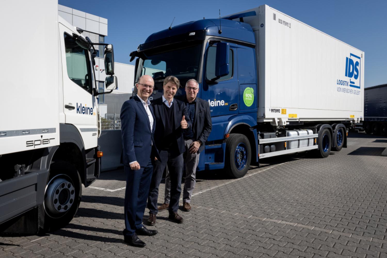 Looking forward to the collaboration (from left): Dr. Michael Bargl, IDS Managing Director, Christoph Kleine, Owner and Managing Director of Kleine Spedition GmbH, and Andreas Gierling, Member of the Kleine Management Team. Photo: IDS Logistik
