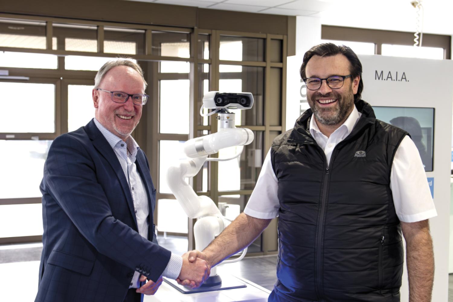 With research and advanced technology, innovations in the Allgäu are to be stimulated (from left to right): Prof. Dr. Wolfgang Hauke, President of Kempten University, and Dr. Peter Geigle, CEO of the Maha Group. | Image: Maha.