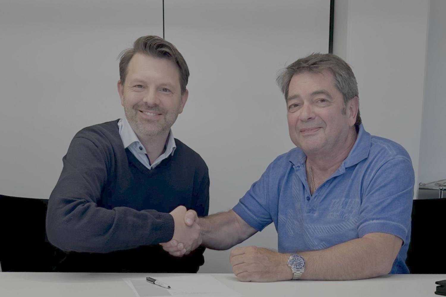 Upon signing the purchase agreement: Christopher Beplat, Managing Director of Eurogate Intermodal, and Eugen Deisser, Managing Director of the Deisser Group. Photo: EGIM