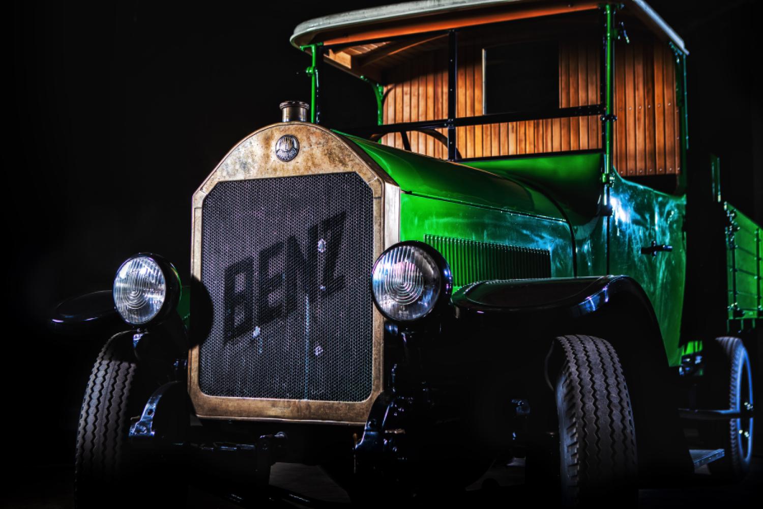 Back at the Retro Classics: Mercedes-Benz Trucks Classic with exhibits from the beginnings of the truck. In the picture, a Daimler truck from 1896 (reconstruction). (Photo: Daimler Truck AG)