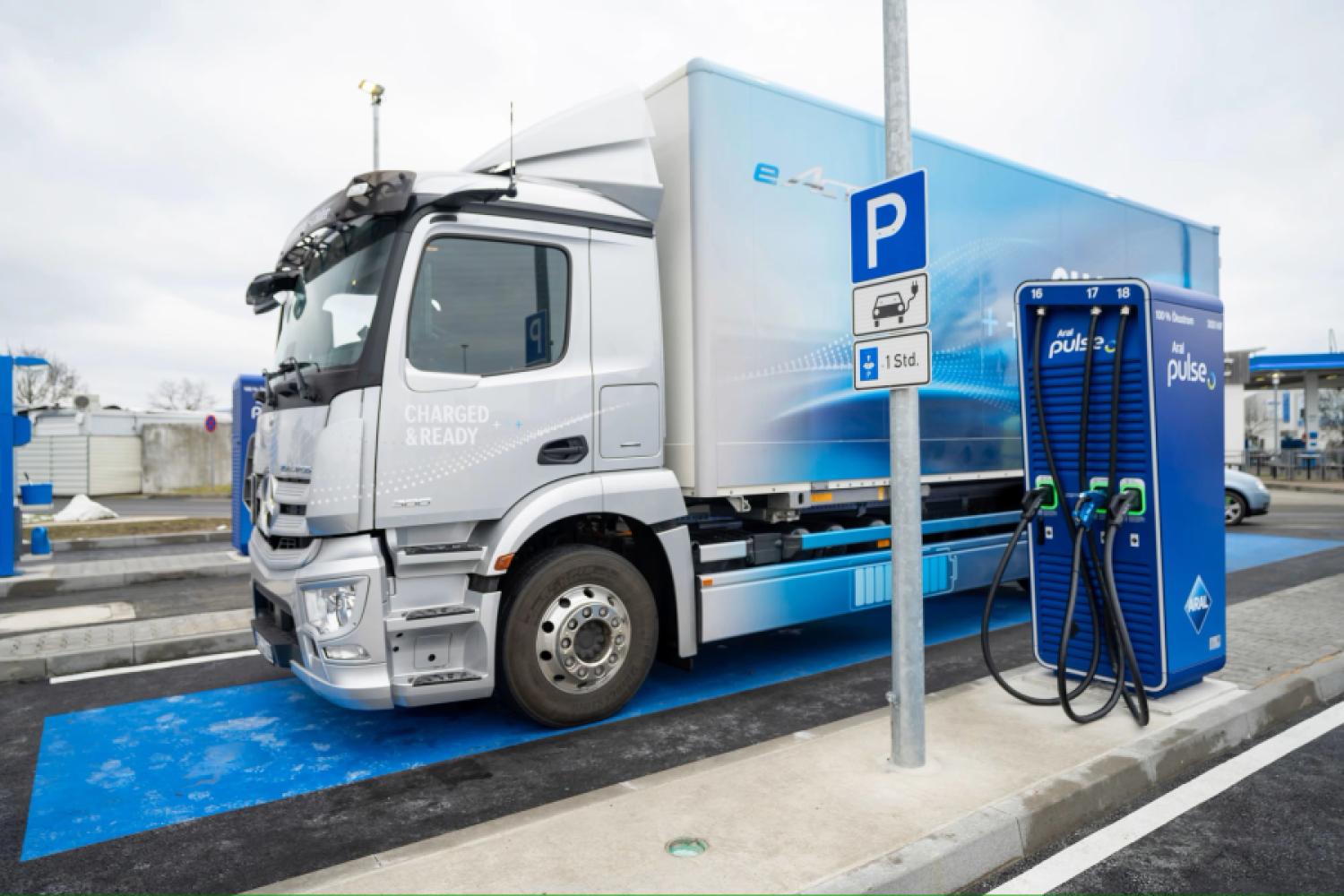 El asociación de fabricantes de automóviles de Europa exige nuevas reglas para los camiones de emisiones cero. Sin ajuste, no es posible una competencia justa en el transporte de mercancías por carretera. (Foto: Aral)
