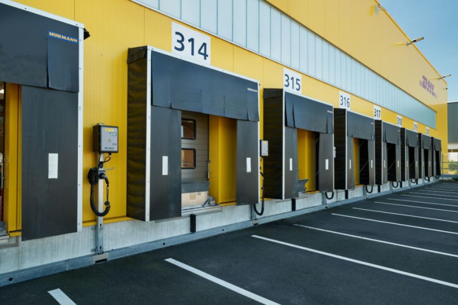 Carga en el centro logístico: El tráfico de camiones regionales podría desempeñar un papel importante en la electrificación. | Foto: Elexon/DHL