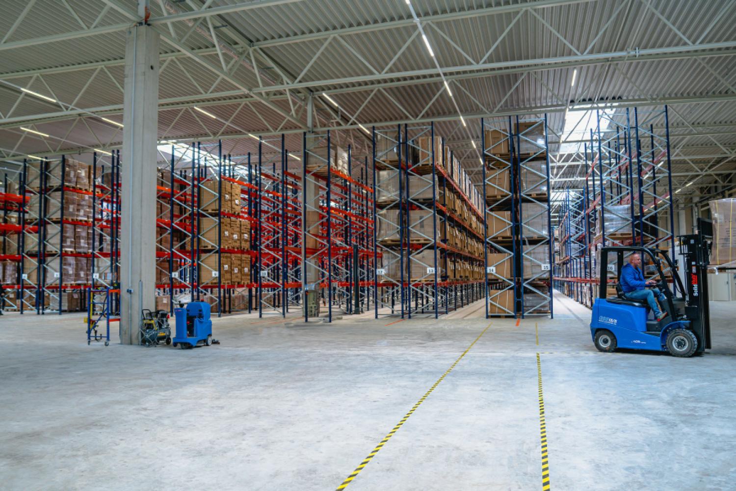 Shorter, logically structured warehouse routes enable employees to reach goods more quickly and reduce unnecessary detours. | Image: Topregal