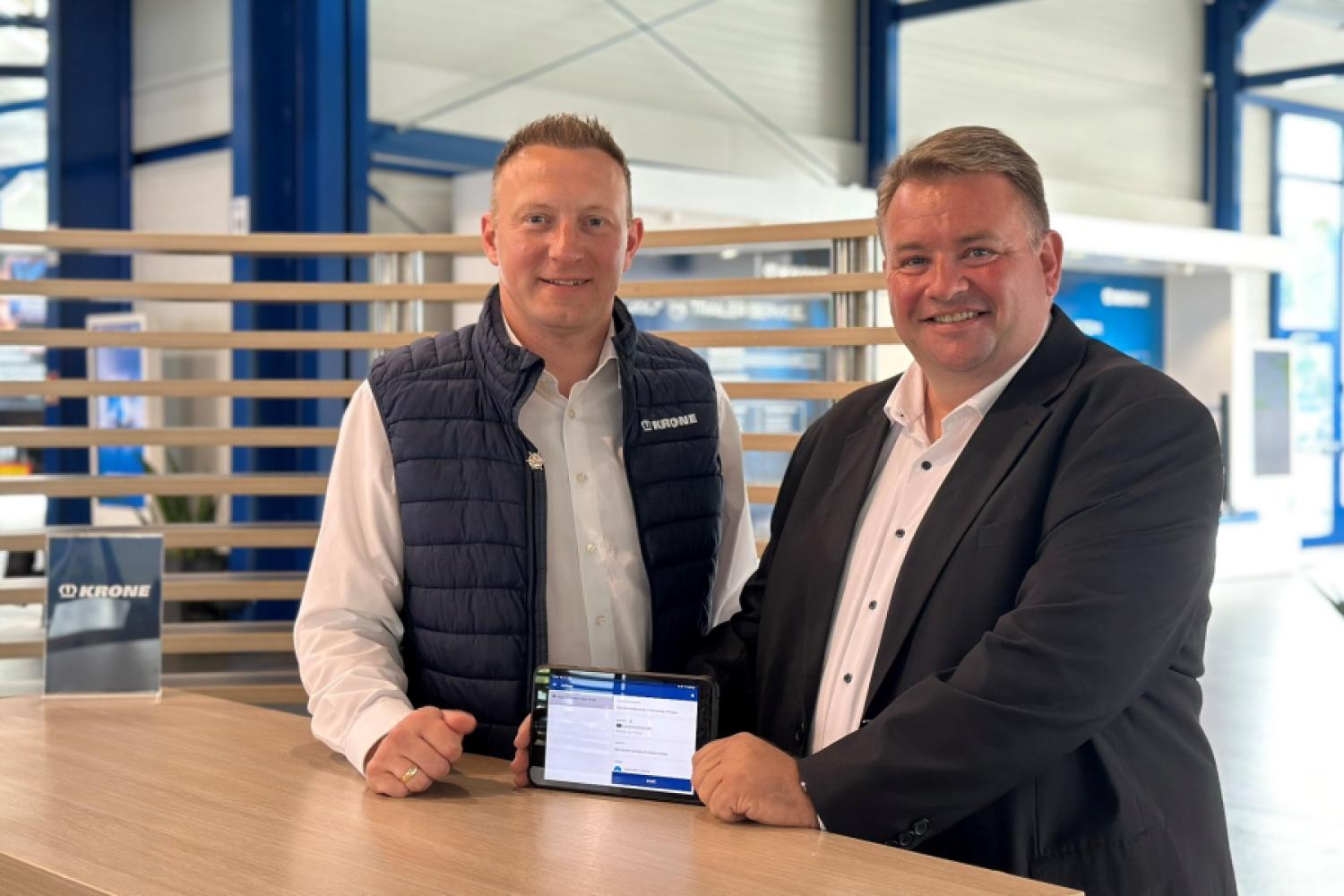 Maximilian Birle, Head of Telematics & Digital Services at Krone, and Lutz Siegert, Country Manager DACH & CEE at Platform Science. | Image: Krone