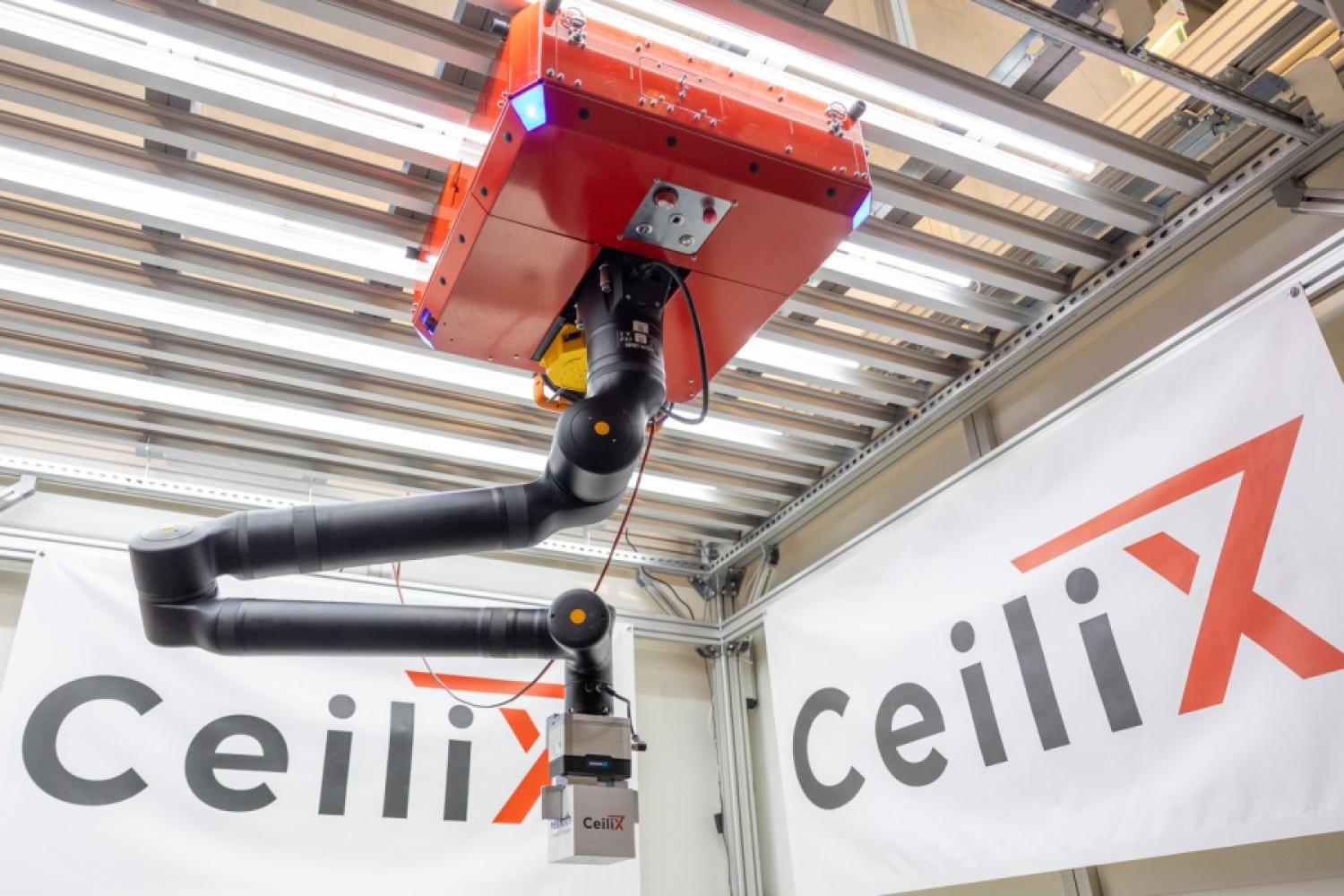 The omnidirectional ceiling cobot in action. (Image: CeiliX)