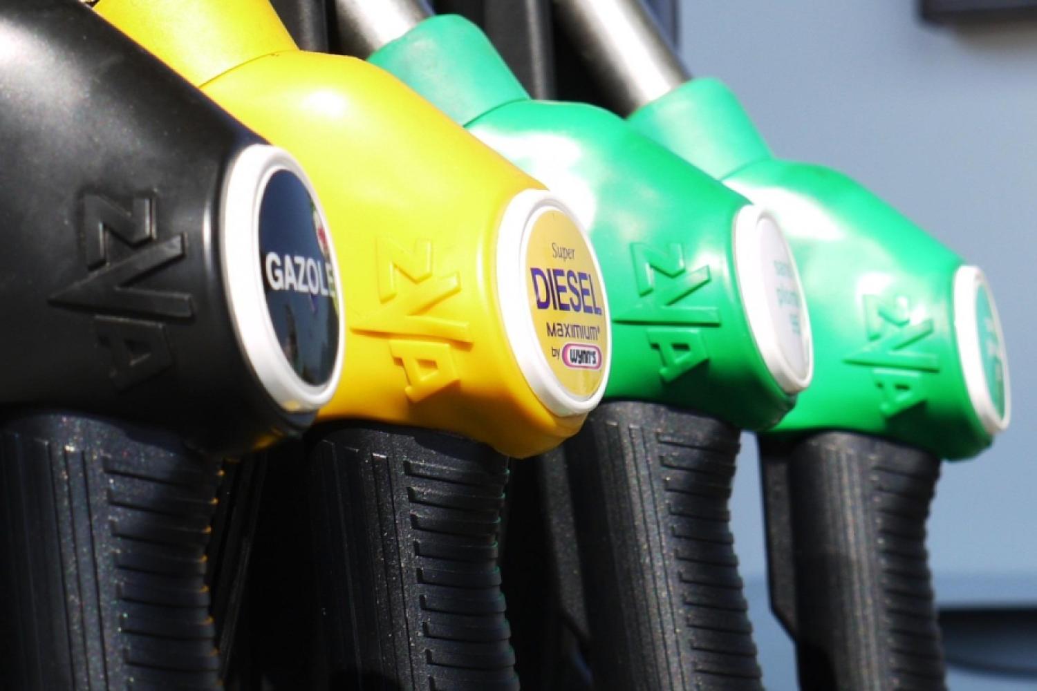 For a liter of diesel, an average of 1.678 euros must be paid, which is 2.1 cents less. The liter of Super E10 costs an average of 1.739 euros nationwide. | Image: David Roumanet/Pixabay.