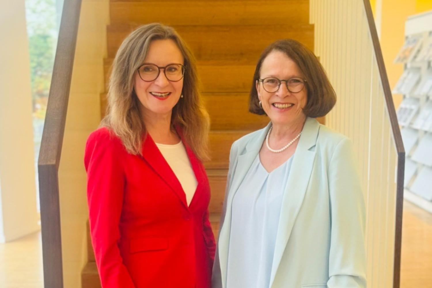 Dr. Sigrid Nikutta, Board Member for Freight Transport at Deutsche Bahn AG and CEO of DB Cargo AG, and Regensburg's Mayor Gertrud Maltz-Schwarzfischer. (Image: DB AG)