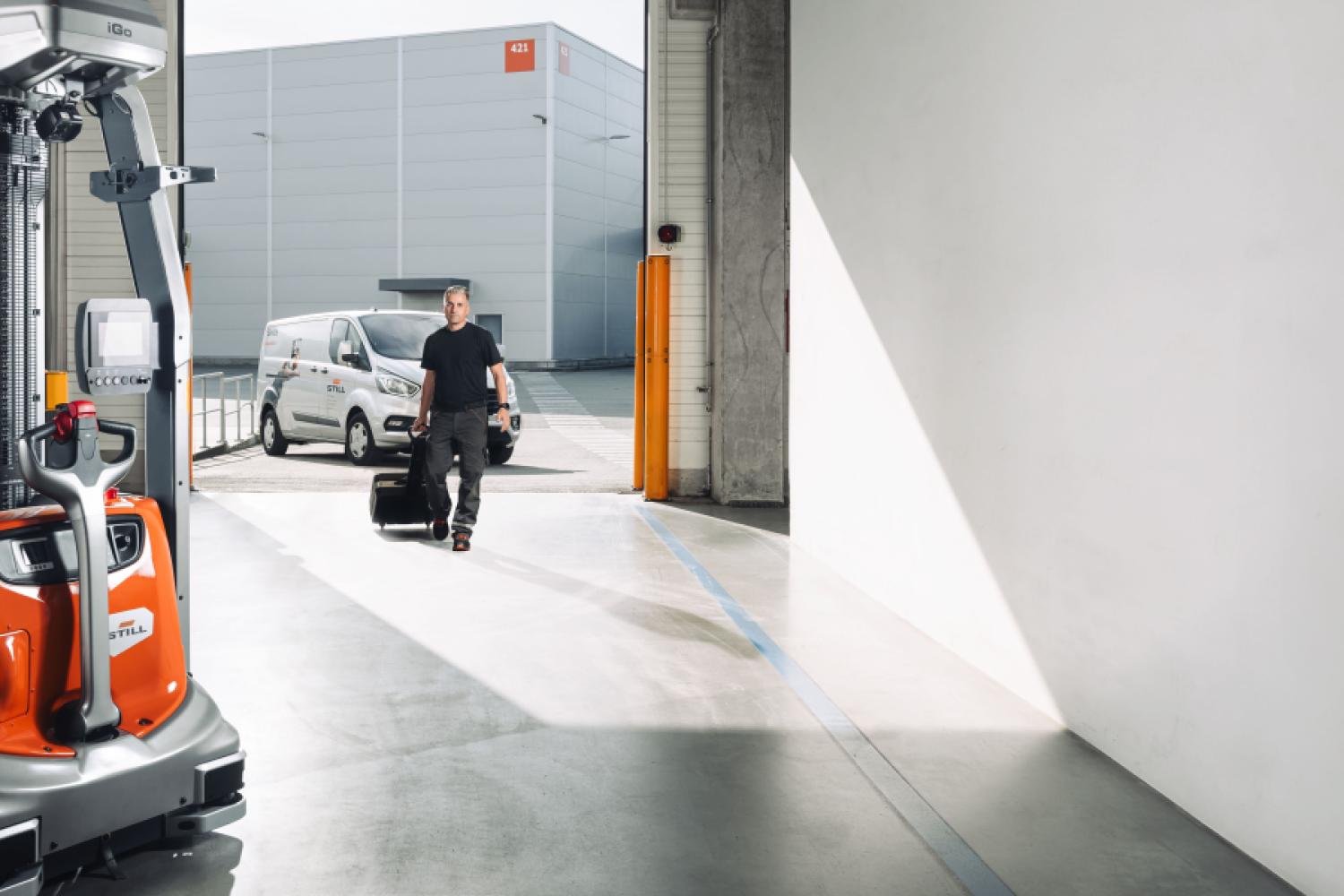Reliable service that proactively and reactively avoids downtime, along with personal contacts, are decisive criteria for more and more companies when choosing their intralogistics partner. | Image: Still