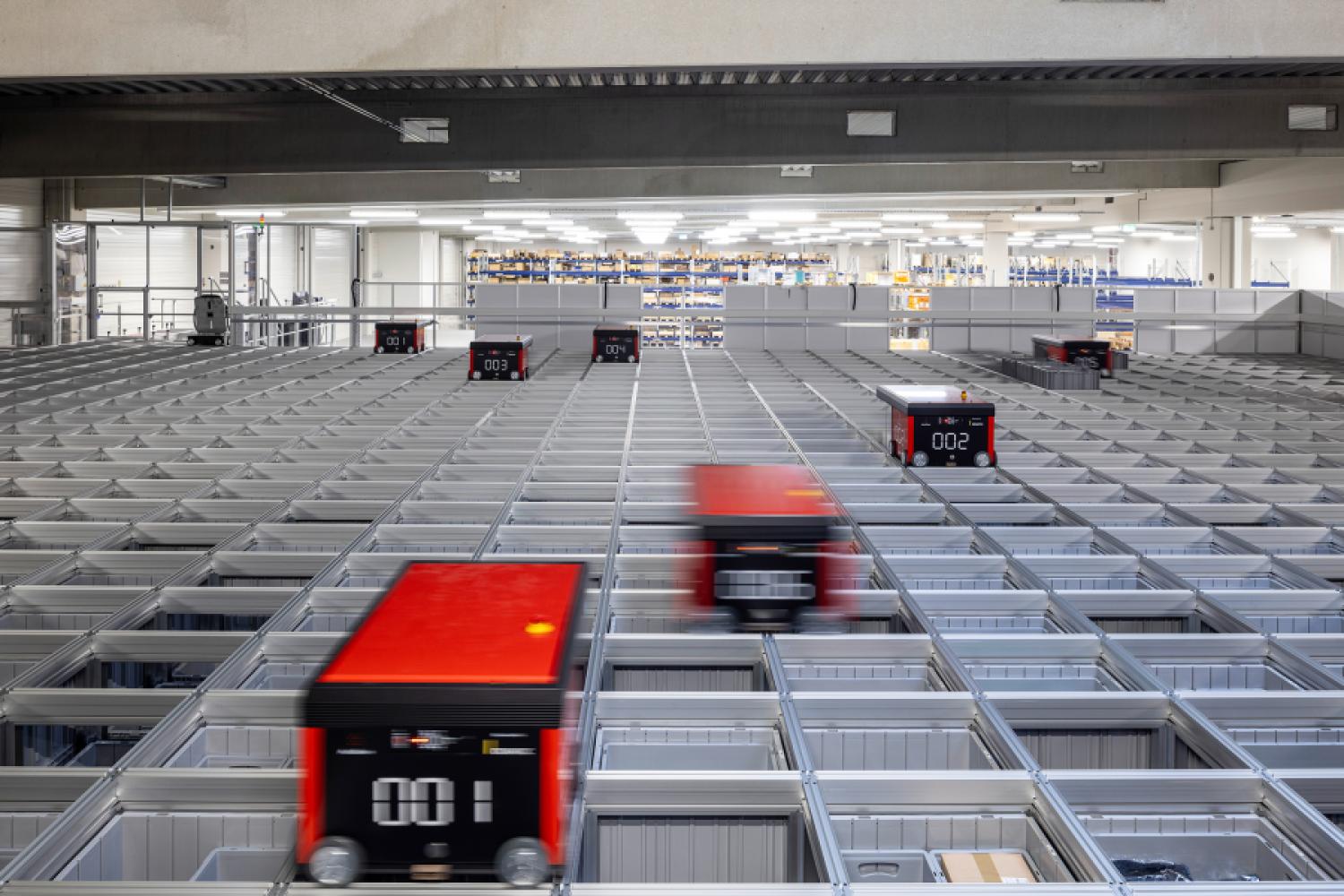 The solution from Dematic at Eram in Chemillé-en-Anjou includes, among other things, a space-saving "AutoStore" system. (Photo: Dematic)