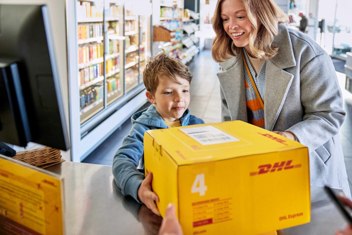 Email notifications help recipients manage their parcel delivery. | Photo: DHL
