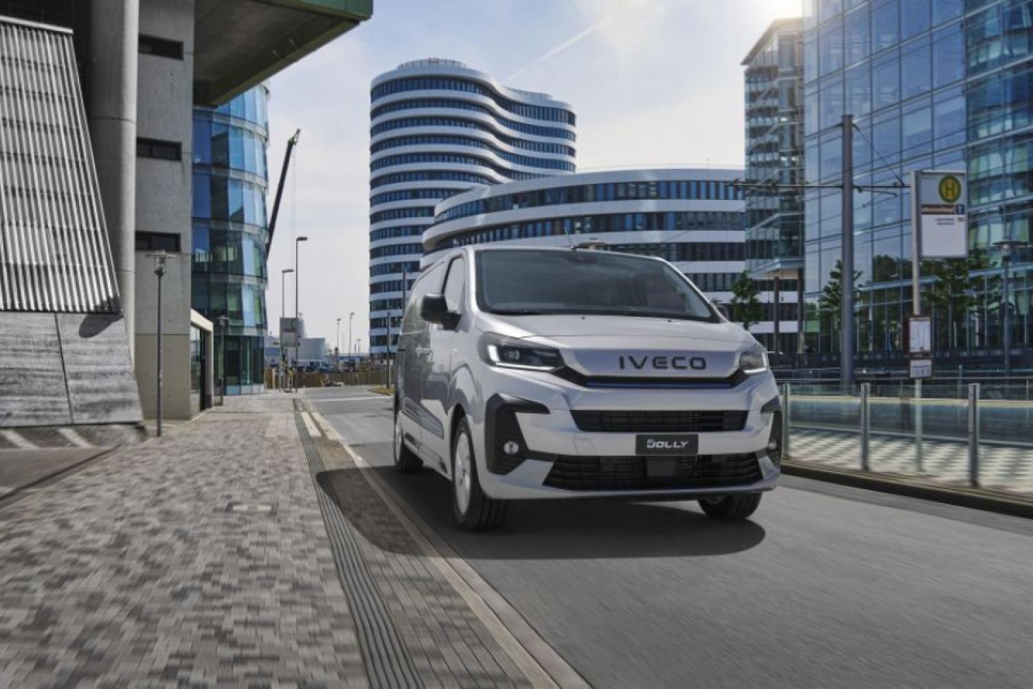 ¡A través del medio! También en Iveco ahora está la furgoneta mediana de Stellantis, exclusivamente totalmente eléctrica. | Foto: Iveco