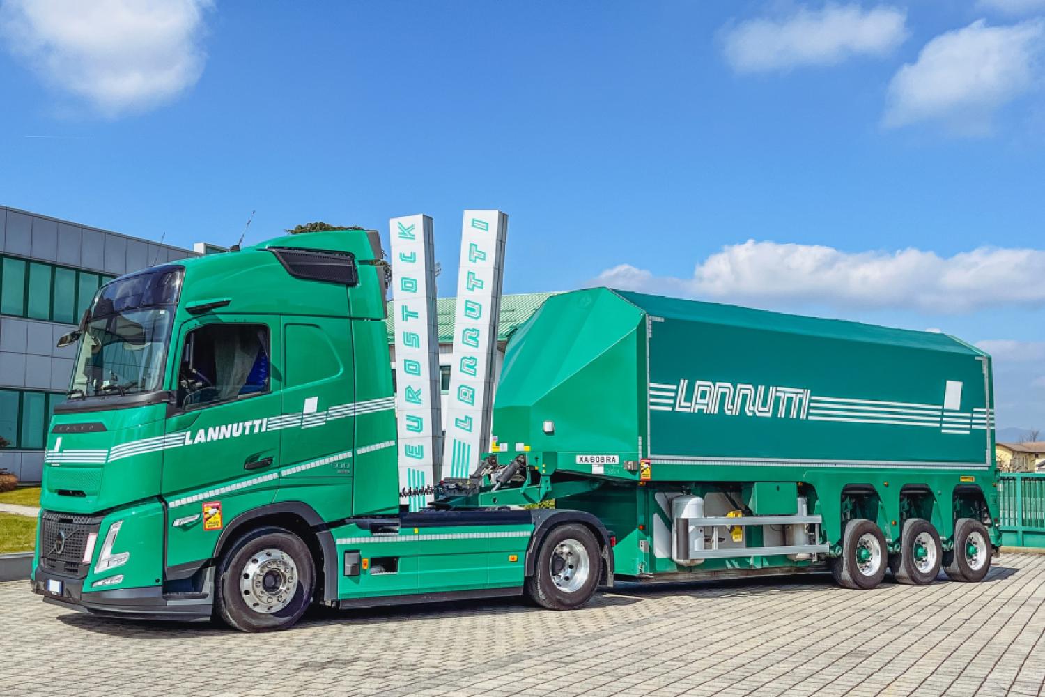 Pour le transport sécurisé de verre plat, Lannutti mise sur des véhicules à l'intérieur de Faymonville. Dans les prochaines années, la flotte devrait être renouvelée avec 400 véhicules de la série FloatMAX. Photo : Lannutti