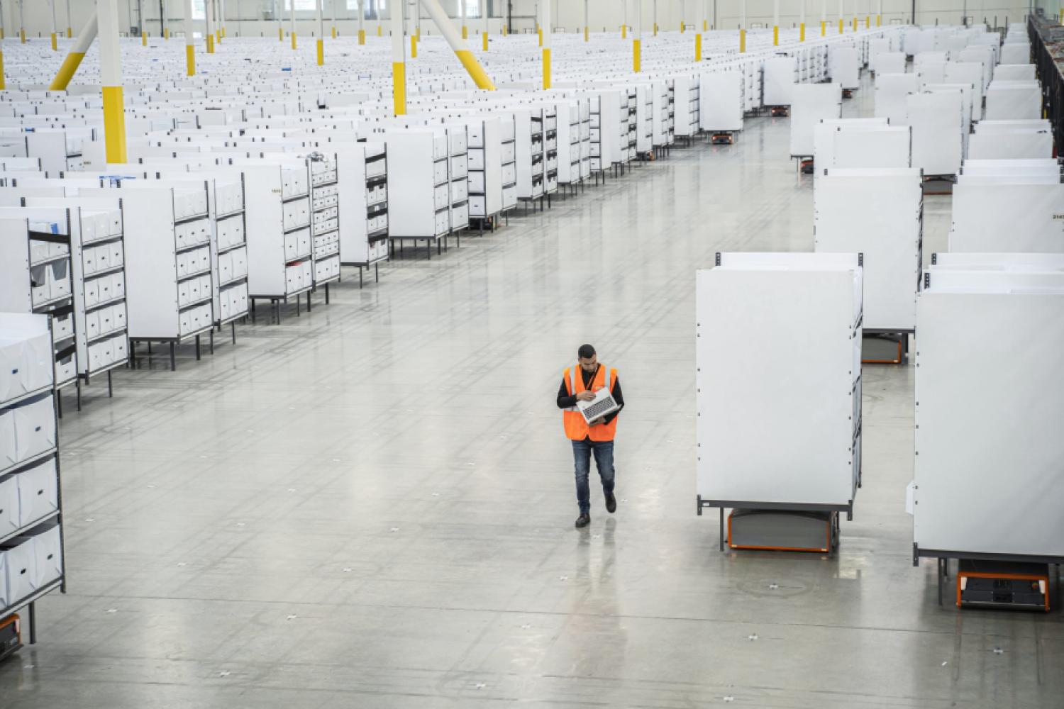 Nowe oparte na sztucznej inteligencji system operacyjny GXO IQ ma koordynować miliony procesów w magazynie, transporcie i w wykorzystaniu pracowników. (Zdjęcie: GXO Logistics)