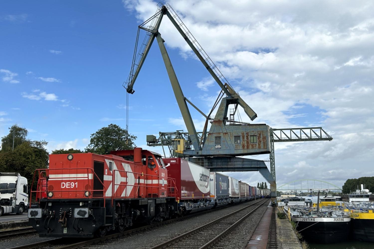 From now on, the Med Express runs four times a week between Cologne and Perpignan. The train is dispatched at the Westkai in Niehl harbor. (Photo: HGK L&I)