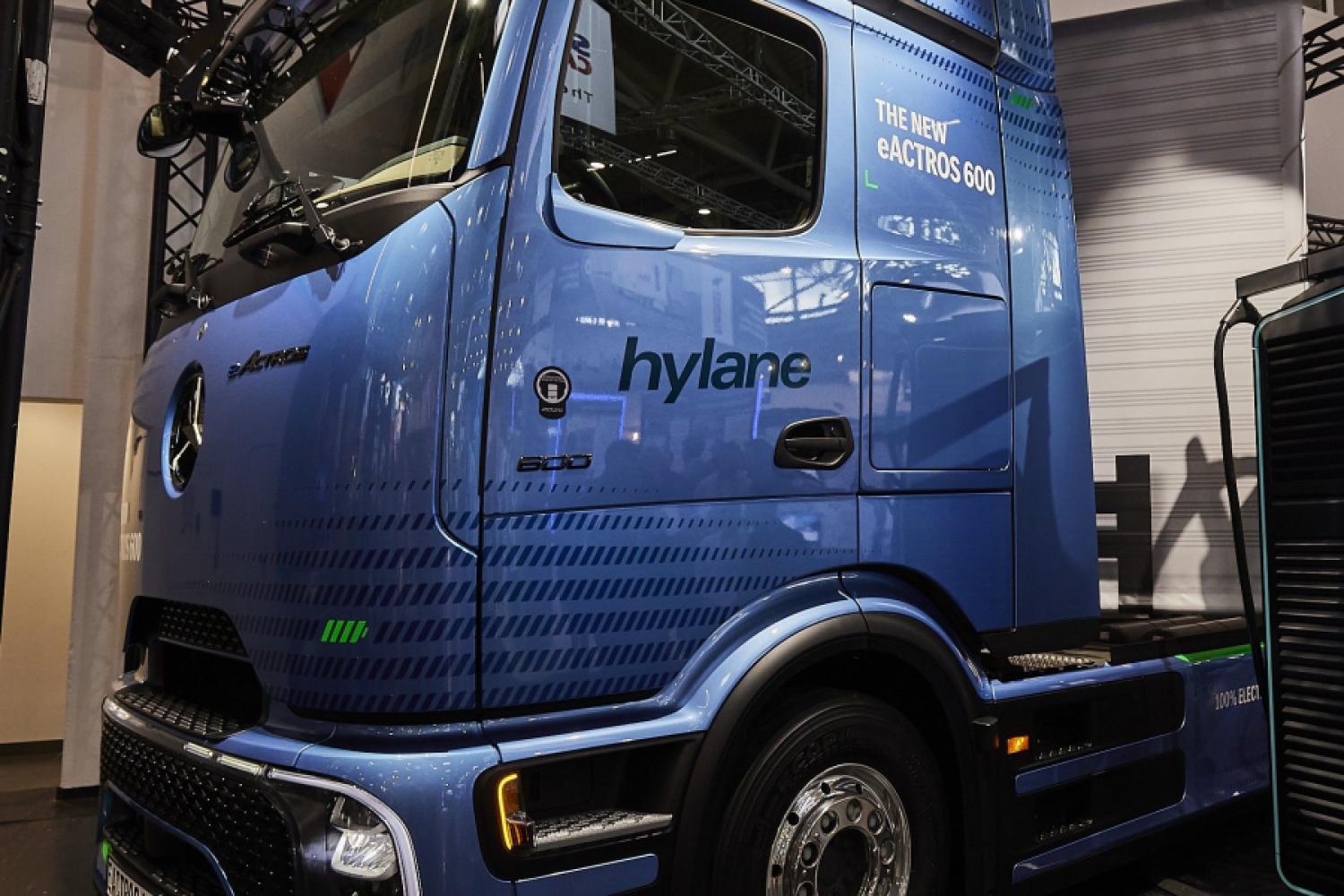 La oferta de alquiler de Hylane se complementa, entre otros, con cabezas tractoras eActros 600 de Daimler Truck. (Foto: Hylane)