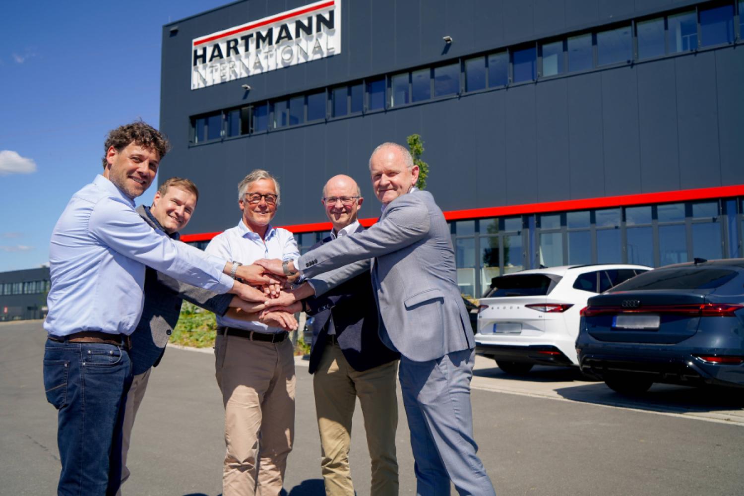 Looking forward to the collaboration (from left): Christian Feld (Managing Director of Hartmann Ibbenbüren), Tim Bittner (Managing Director of IDS), Andreas Hartmann (Owner of the Hartmann Group), Michael Bargl (Managing Director of IDS), and Dirk Materne (Hartmann, Head of System Transport Ibbenbüren). Photo: IDS
