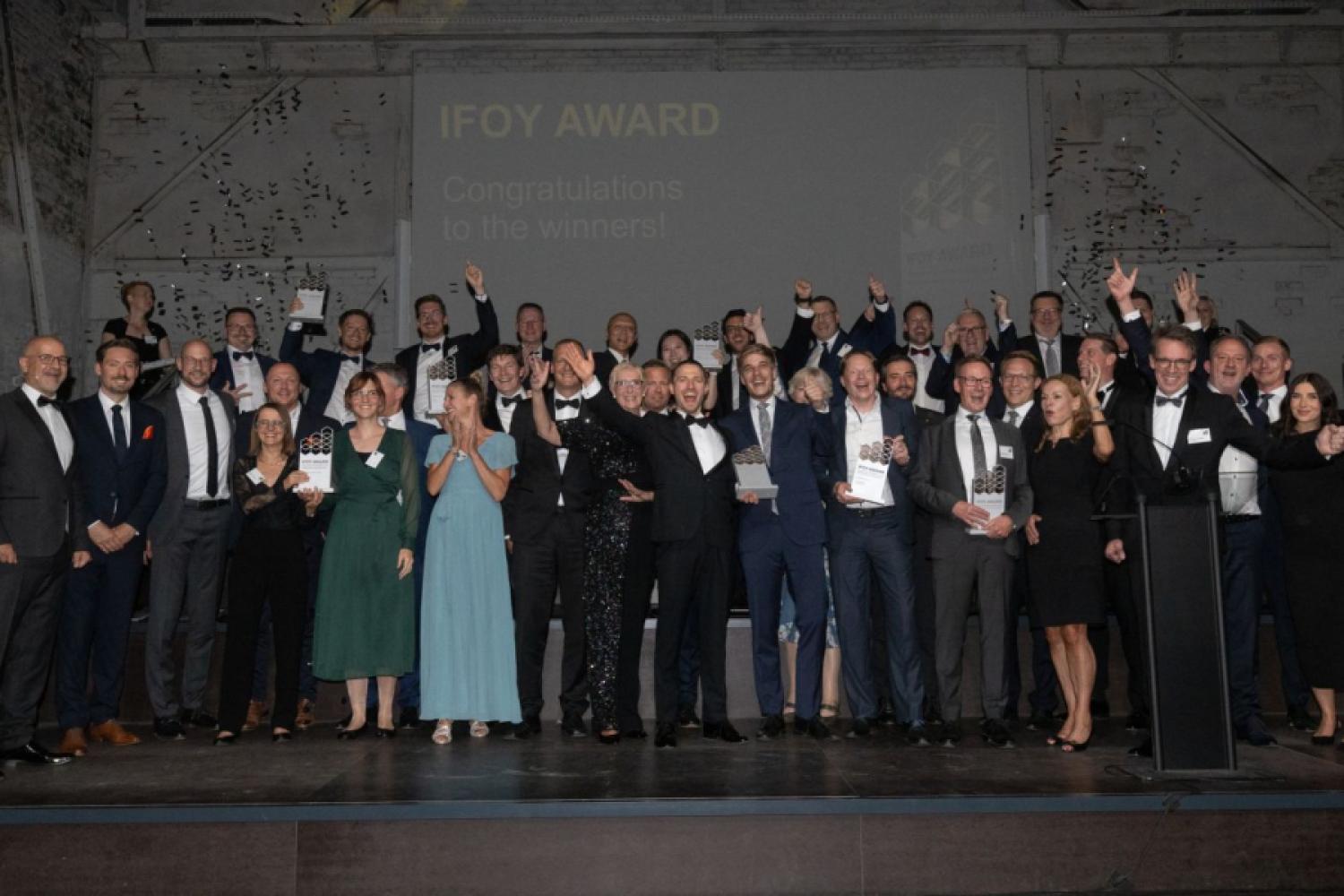 This is what winners look like: Celebration of the IFOY AWARD 2025 winners on stage at the Phoenix des Lumières in Dortmund. (Photo: IFOY AWARD / Frank Elschner)