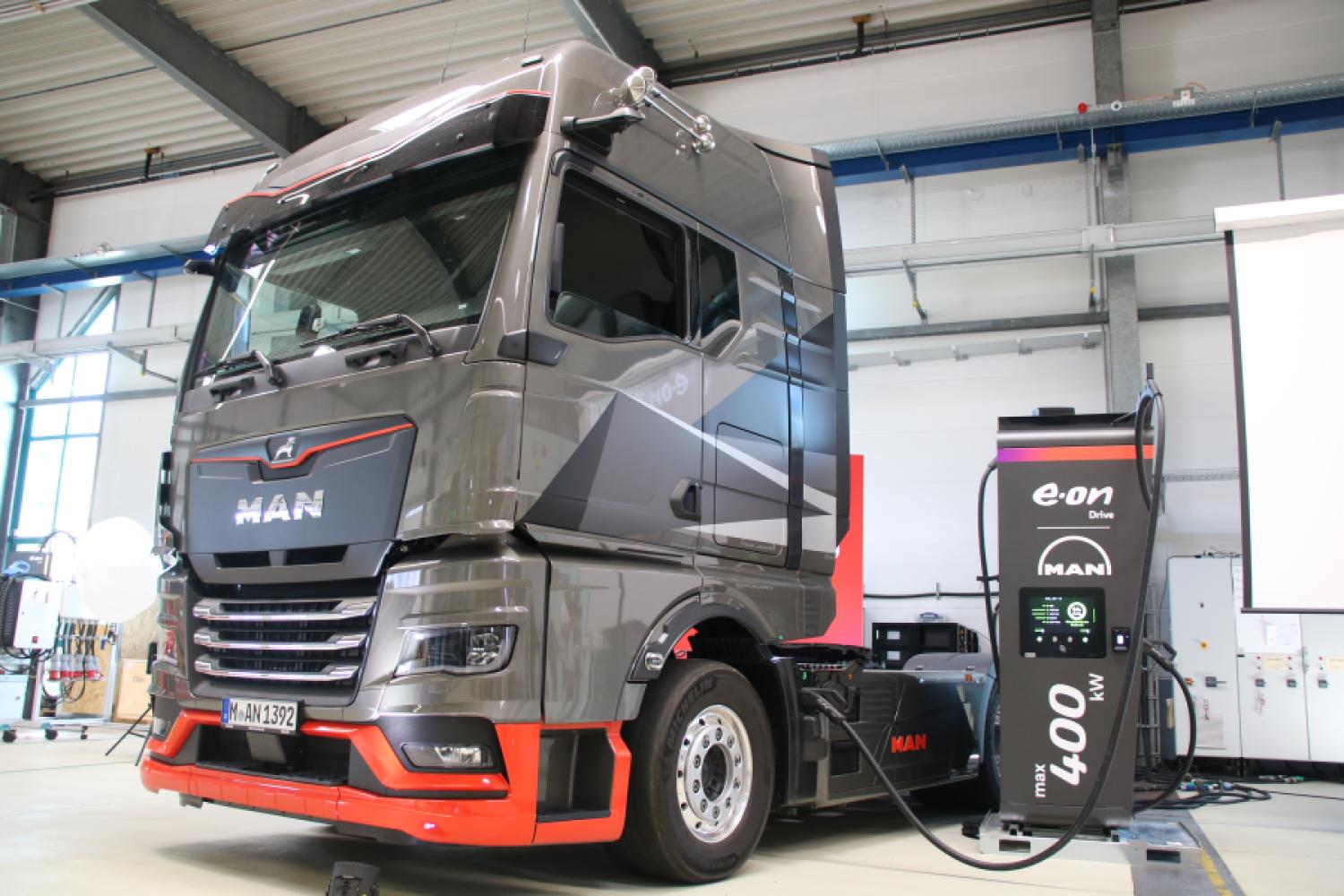 Under the E.ON charging infrastructure now funded by the EU, there are 430 charging points for heavy-duty vehicles with a capacity of 350 kW or more. | Image: Bünnagel.