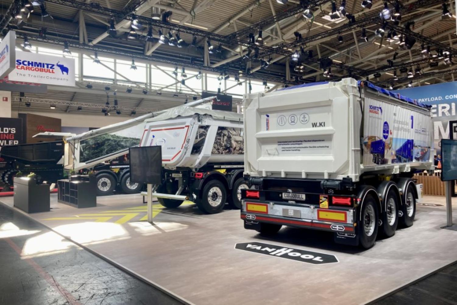 New products and telematics in series at Schmitz-Cargobull and subsidiary Van Hool. | Photo: G. Soller