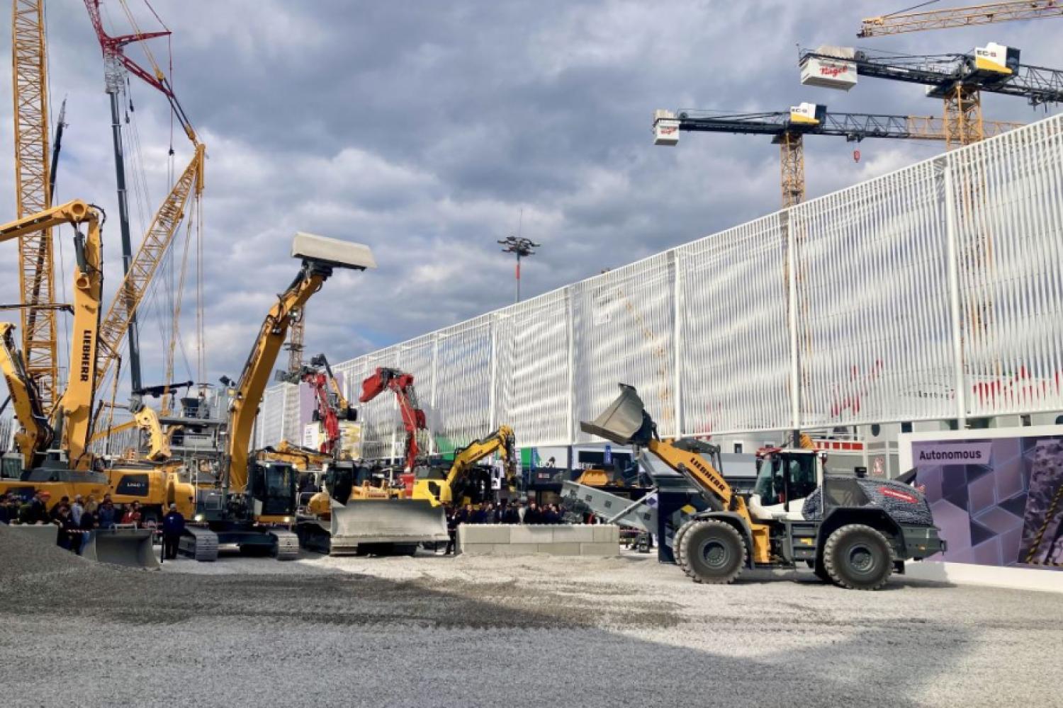 On the Liebherr stand, work was done autonomously. | Photo: G. Soller