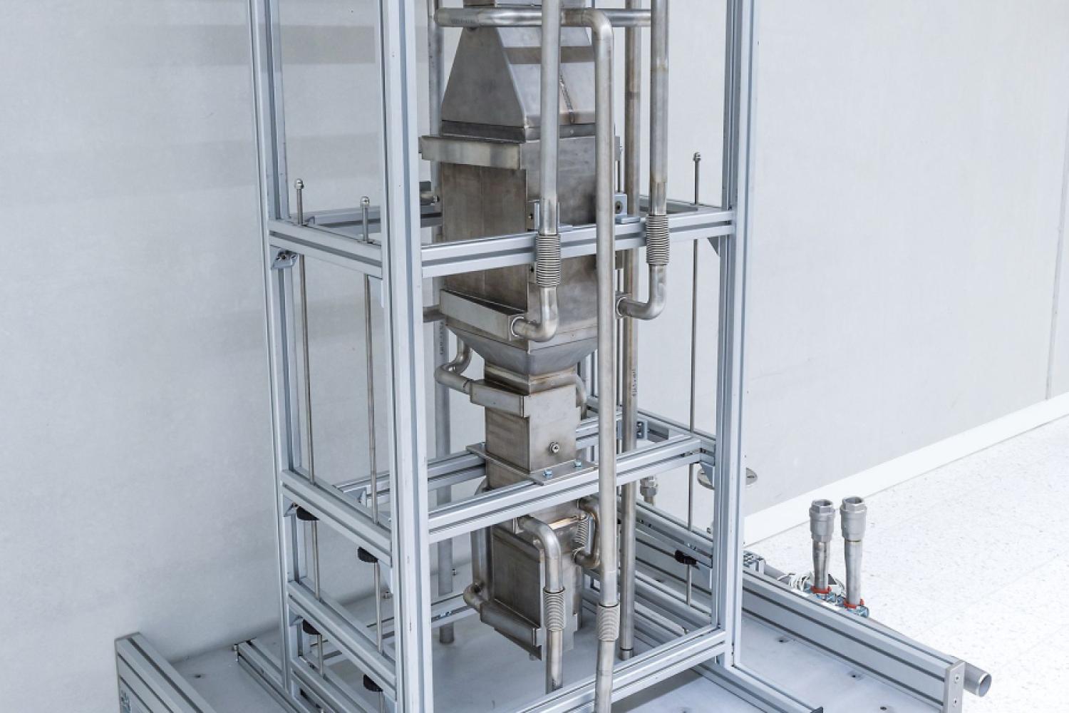 Instalación piloto de Fraunhofer IMM para el cracking de amoníaco con una capacidad de 20 kg/h de amoníaco. (Foto: Fraunhofer IMM)
