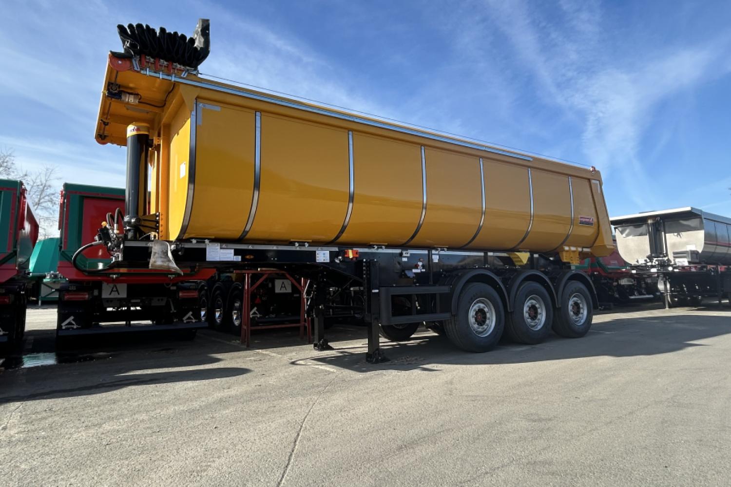 Con el SKS-HS ISOXX, Langendorf presentó además un semirremolque volquete aislado, que está fabricado según DIN 70001. | Imagen: Langendorf