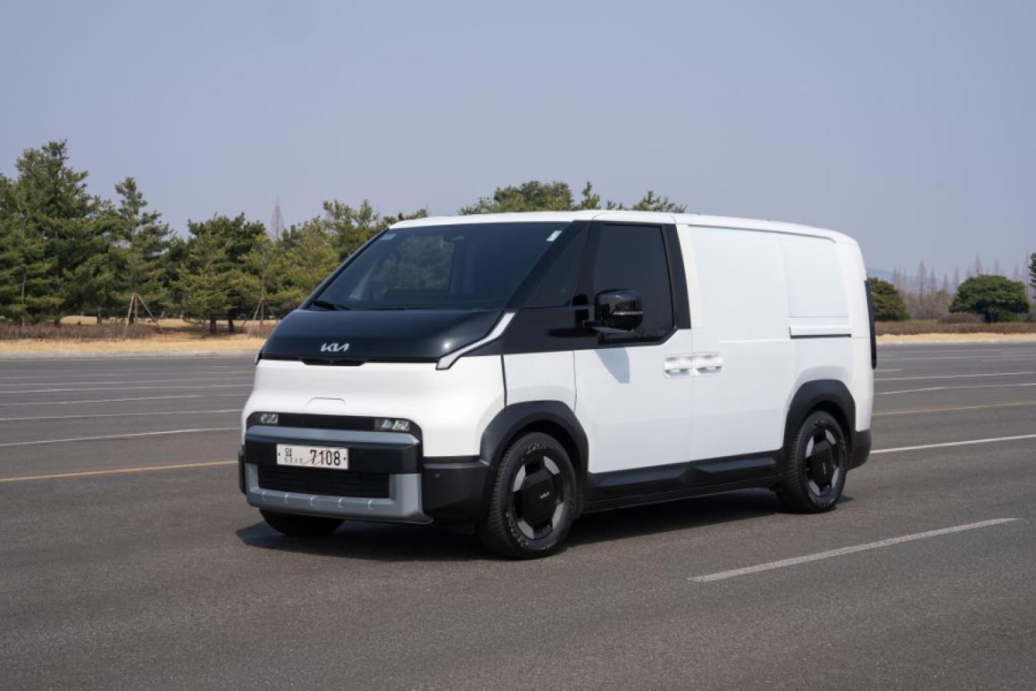 Totalmente eléctrico: La tecnología determina la apariencia y el Kia ofrece mucho espacio en un área pequeña gracias a su motor eléctrico compacto y su parte delantera ultracorta. | Foto: Kia