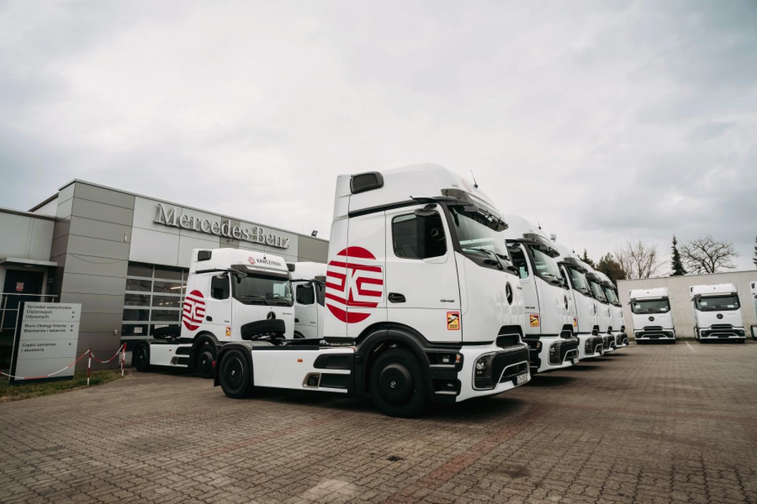 Kawczyński Logistics a pris livraison de 75 nouveaux Mercedes-Benz Actros L avec ProCabin pour le transport longue distance. Photo : Daimler Truck AG