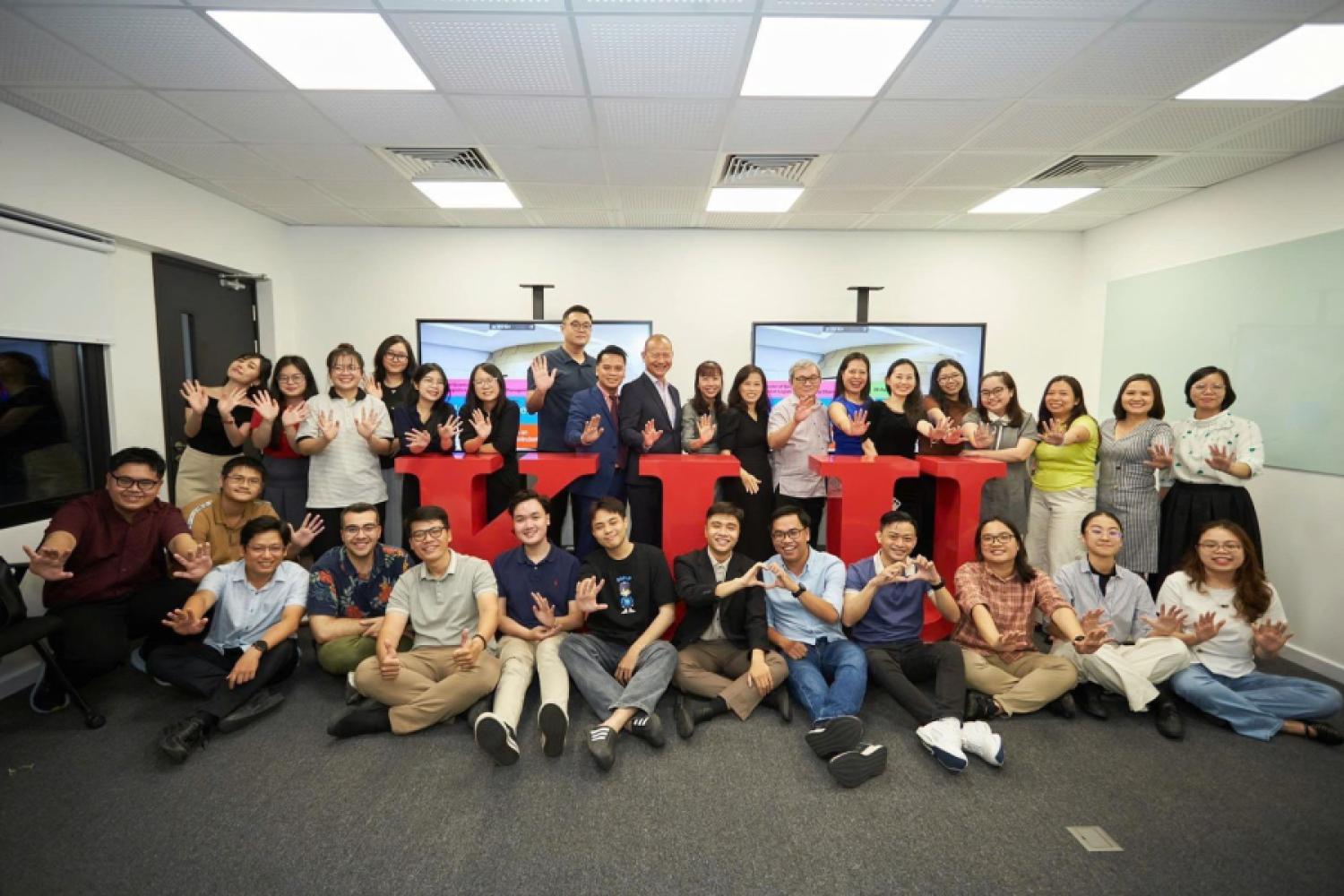 Around 30 students begin their studies at the Ho Chi Minh City University of Technology. (Photo: KLU)