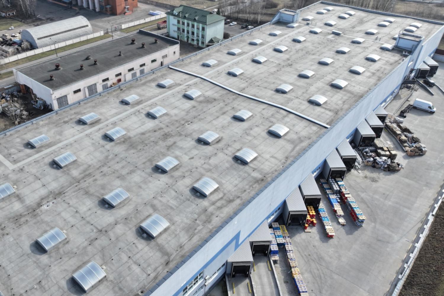 57 percent of the stock of industrial and logistics properties in Germany are more than ten years old and, according to JLL, often no longer meet today's requirements. (Image: Arial Drone Master, AdobeStock)