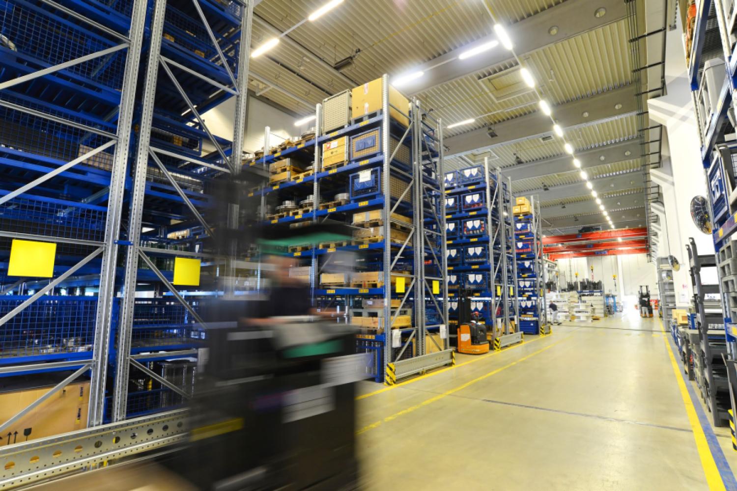 Nieruchomości logistyczne w Niemczech: Raport NEO Logistics Impact 2024/2025 dostarcza analizy wskaźników kosztów i energii. (Zdjęcie symboliczne; Foto: industrieblick/stock.adobe.com)