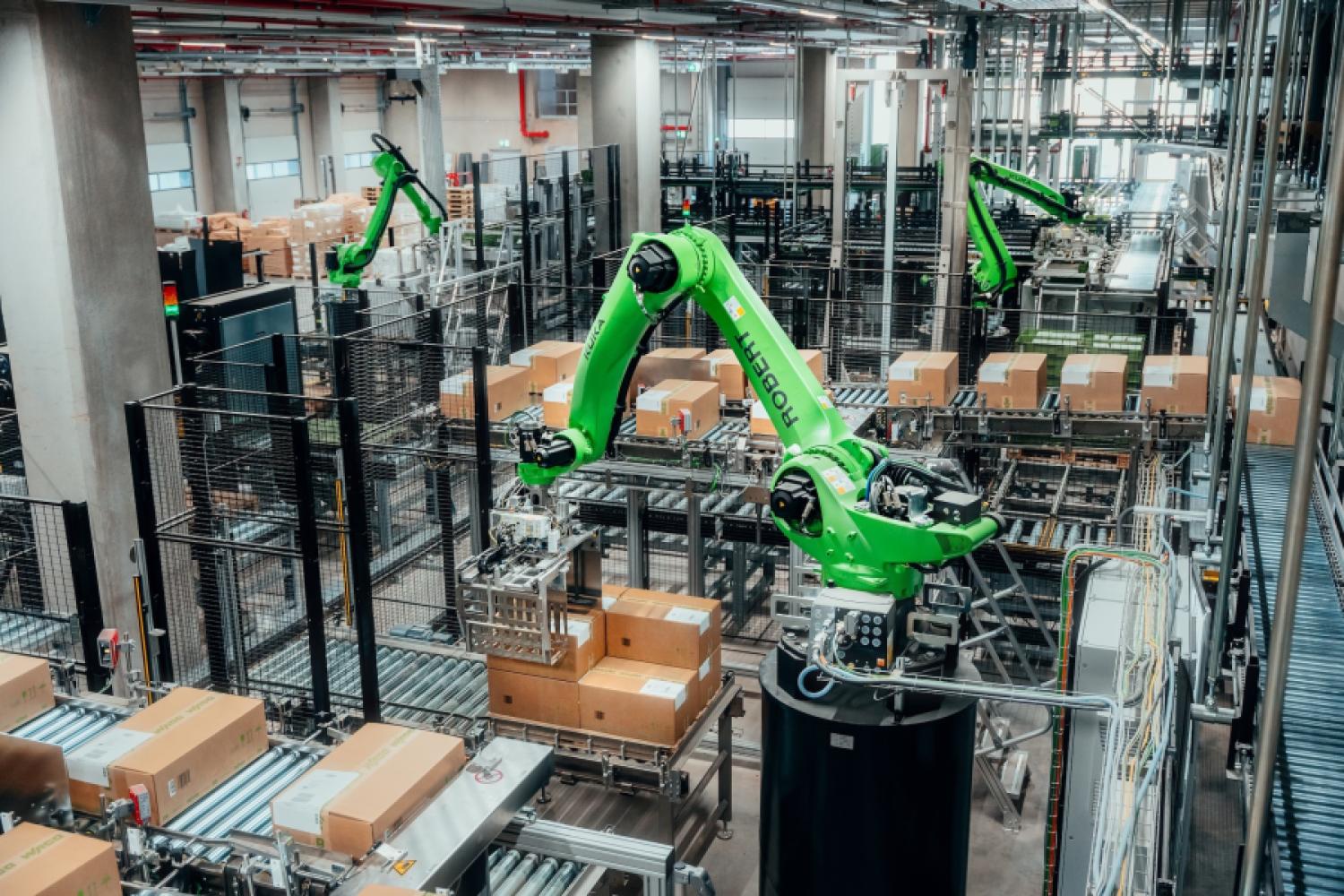 Wago uses robots in its expanded central warehouse to automate the shipping process. (Image: Wago)
