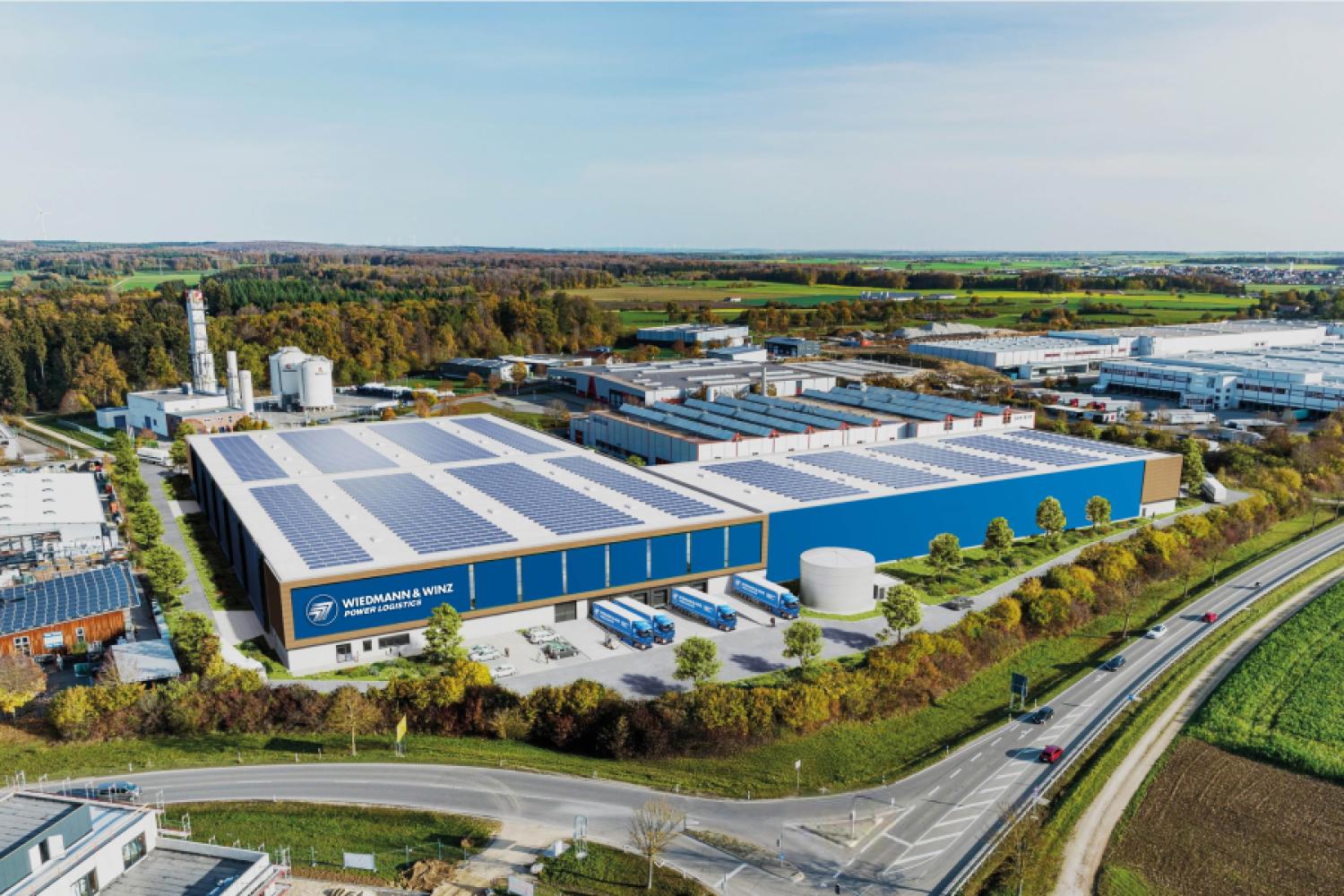 En juillet, le prestataire de services logistiques du sud de l'Allemagne augmente ses capacités à Laichingen de 21 000 mètres carrés d'espace de stockage, créant ainsi 80 emplois. (Image : Wiedmann &amp; Winz)