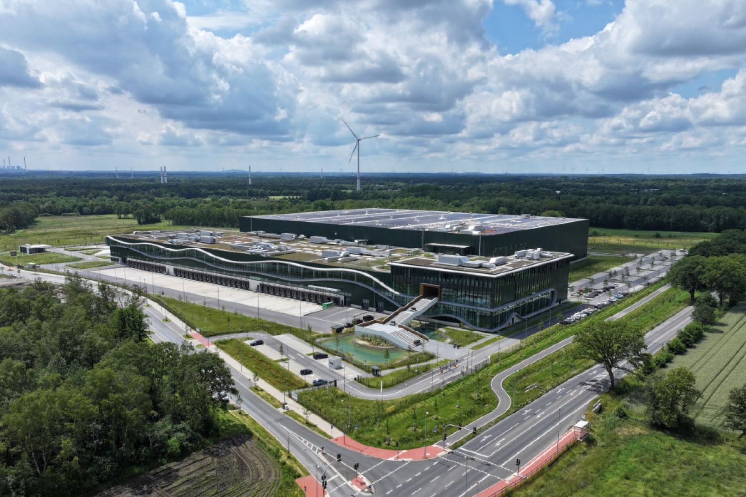 The Levi Strauss & Co. European Distribution Center in Dorsten, which was developed by Delta Development, has been awarded the Logix Award 2025 as an outstanding logistics property in Germany. (Photo: Delta Development)