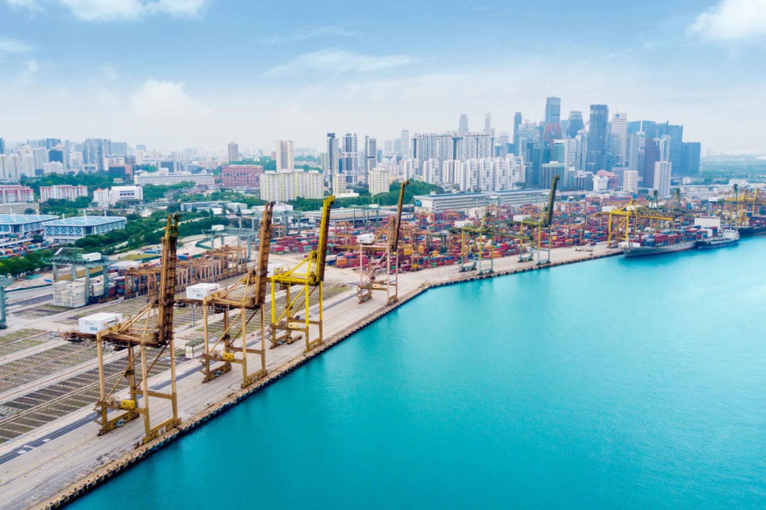 Singapore connects as a global logistics hub for sea, air, and land transport between Asia, Europe, and Oceania. (Photo: Militzer & Münch)