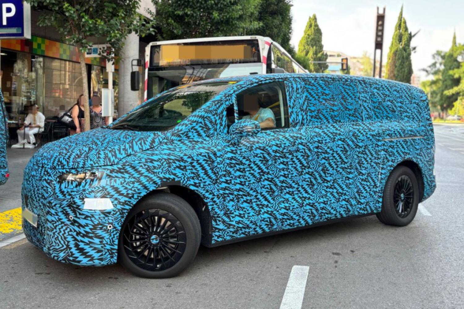 Far-reaching decision: The vans with the star are to be further differentiated in the future. The first "series prototypes" came into our net. | Photo: HUSS-VERLAG