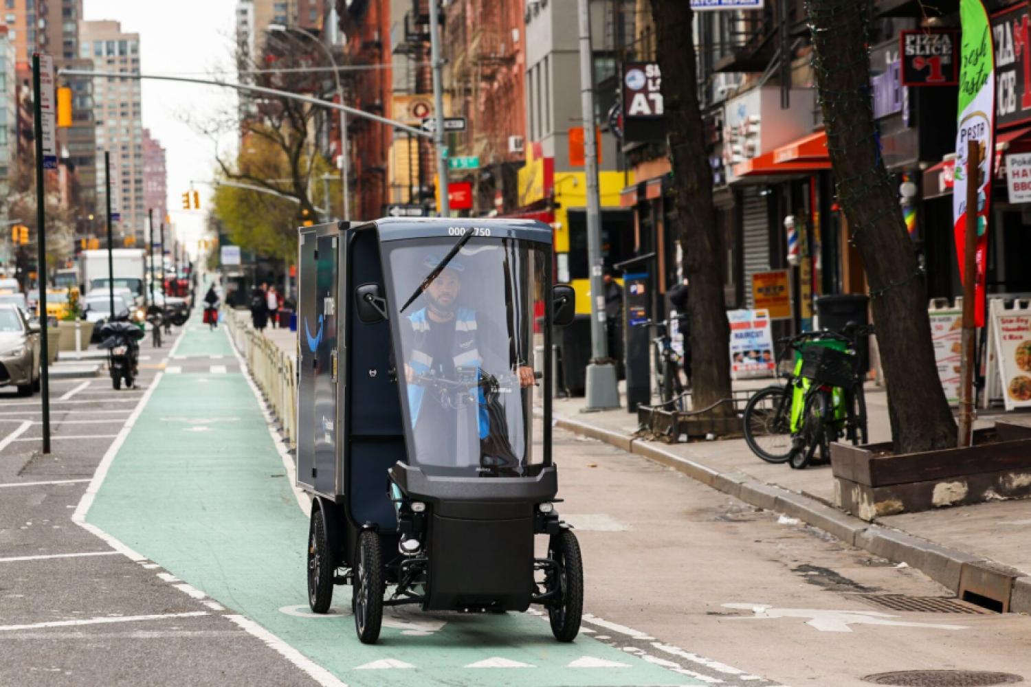 Mieux à vélo : Amazon est désormais également convaincu des avantages de l'utilisation des vélos cargo dans le secteur CEP, par exemple à New York, où roulent également les Mubeas allemands. | Photo : Amazon