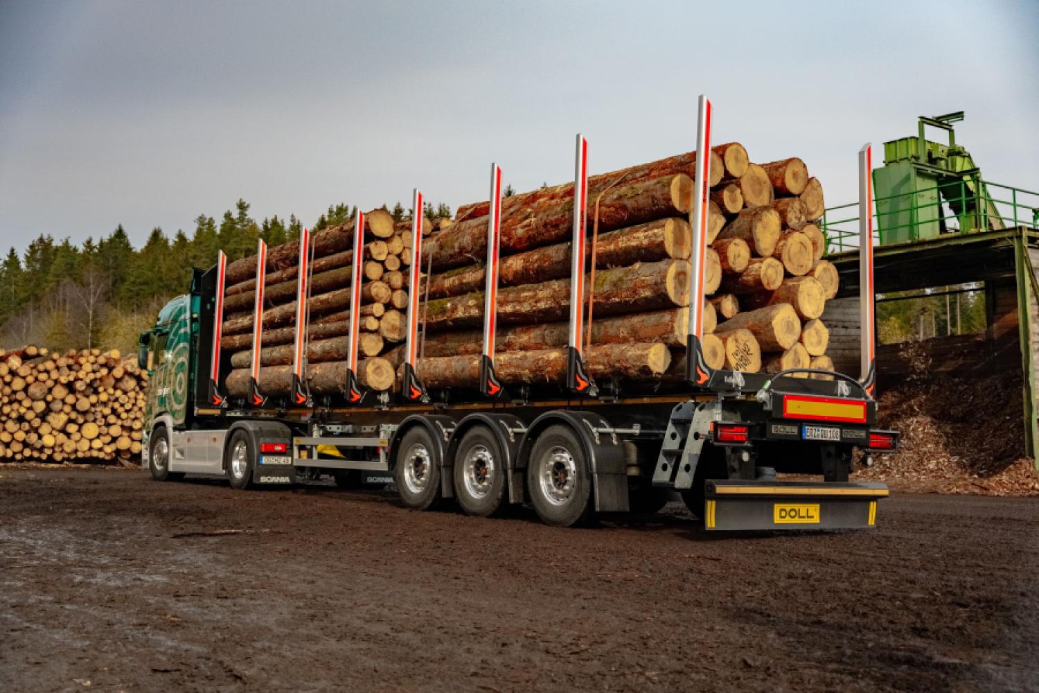 Le véhicule conçu pour le transport longue distance doit, selon le fabricant, également démontrer ses forces sur un terrain difficile. (Photo : Doll Fahrzeugbau)