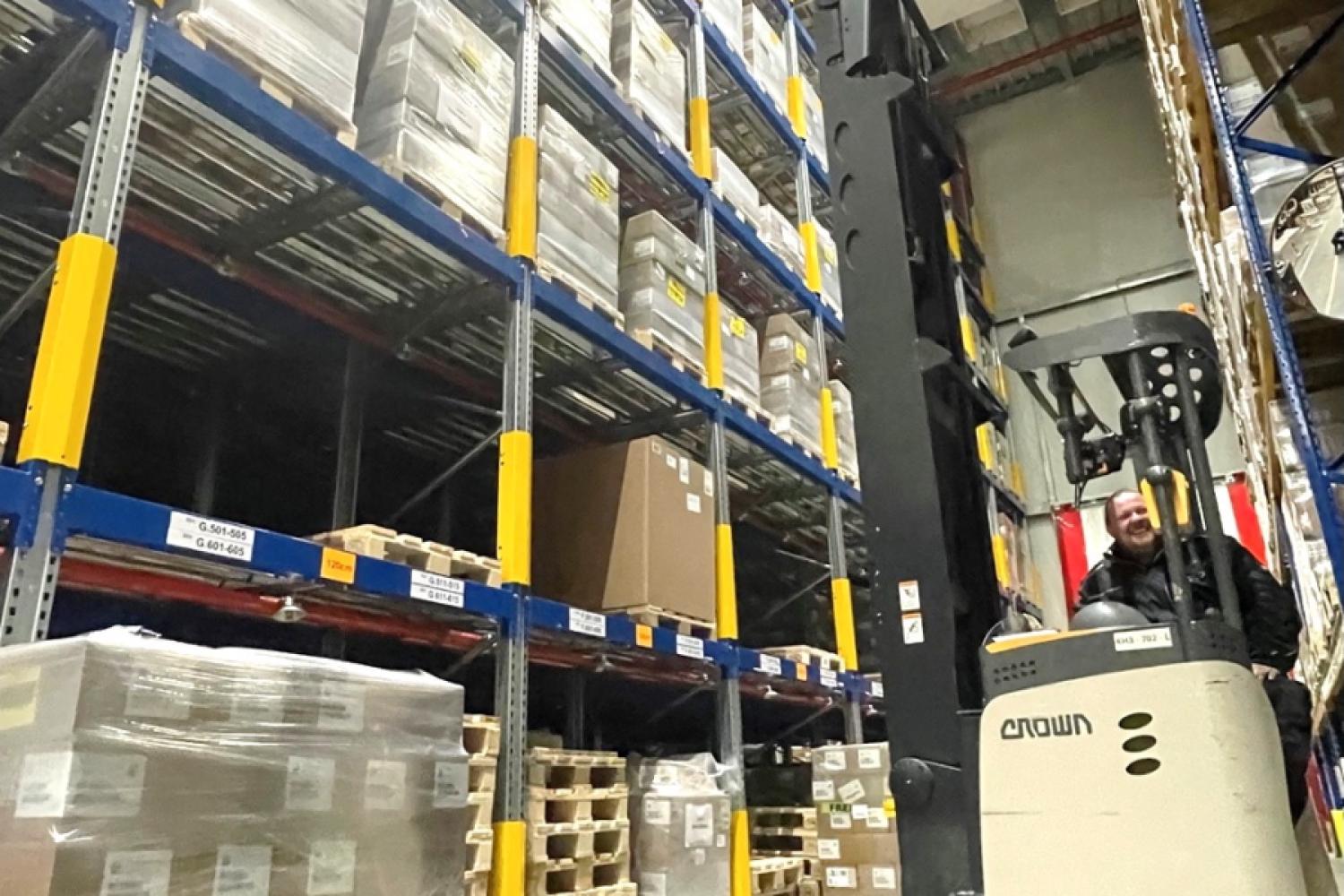 Efficient space utilization at the Saarland Movianto site in Neunkirchen: up to five pallets can be inserted into one compartment. Seven compartments are stacked on top of each other and up to ten next to each other. | Image: Movianto