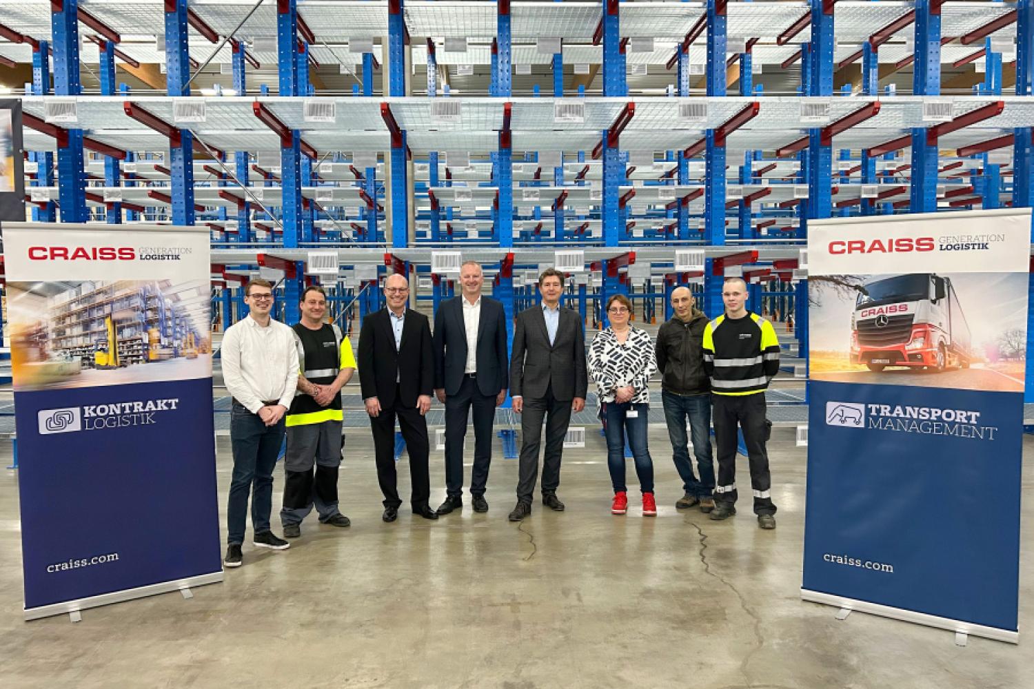 Employees and project managers of Craiss Generation Logistics at the new logistics center in Augsburg. (Photo: Craiss)