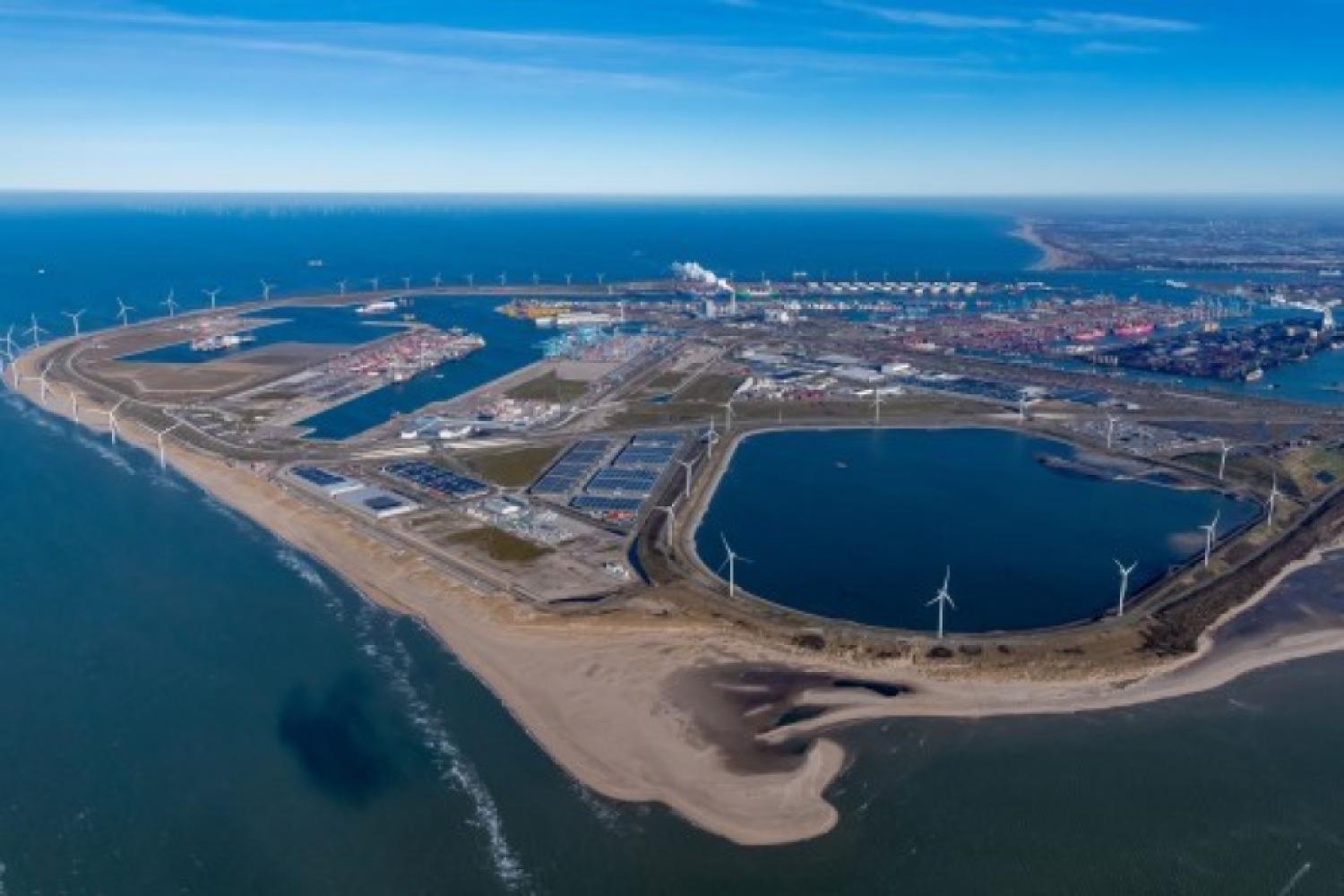 The total throughput in the Port of Rotterdam decreased in 2024 to 435.8 million tons compared to 438.8 million tons in the previous year. (Photo: Port of Rotterdam Authority)