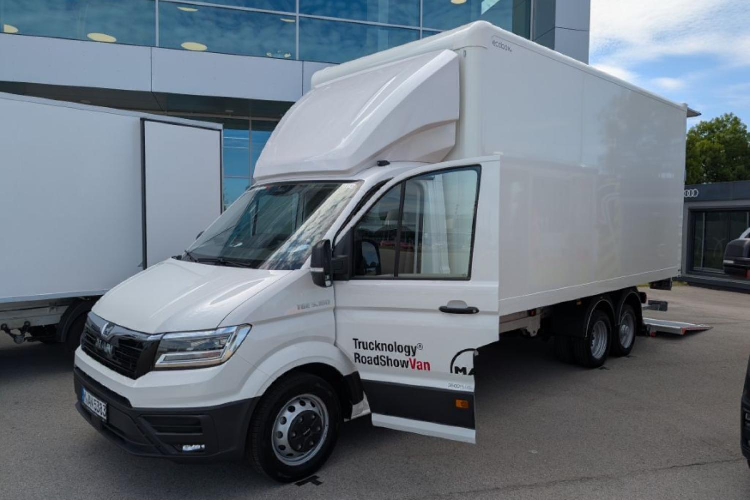 Payload-strong BE-combi: The special model, which is now available in trade-in business, functions as a "quasi-semi-trailer". | Photo: J. Reichel