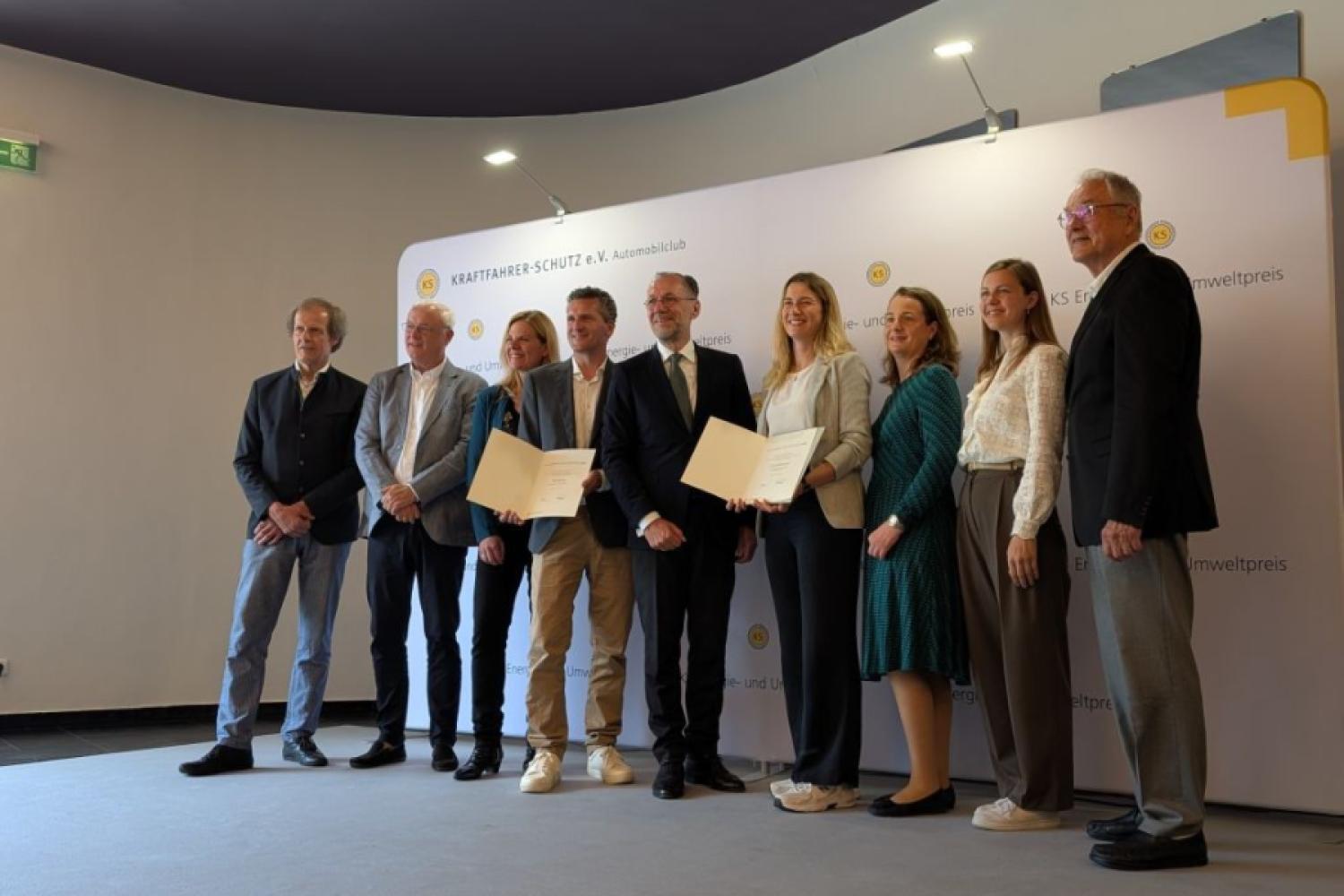 Outstanding Innovations: The 43rd KS Environmental Award honored Conti's eco-tire UltraContact NXT as well as Siemens DepotFinity's depot charging solution. | Photo: J. Reichel