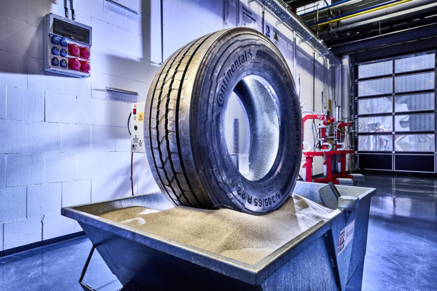 In tire repair, Rema Tip Top has decades of experience. | Image: Rema Tip Top.