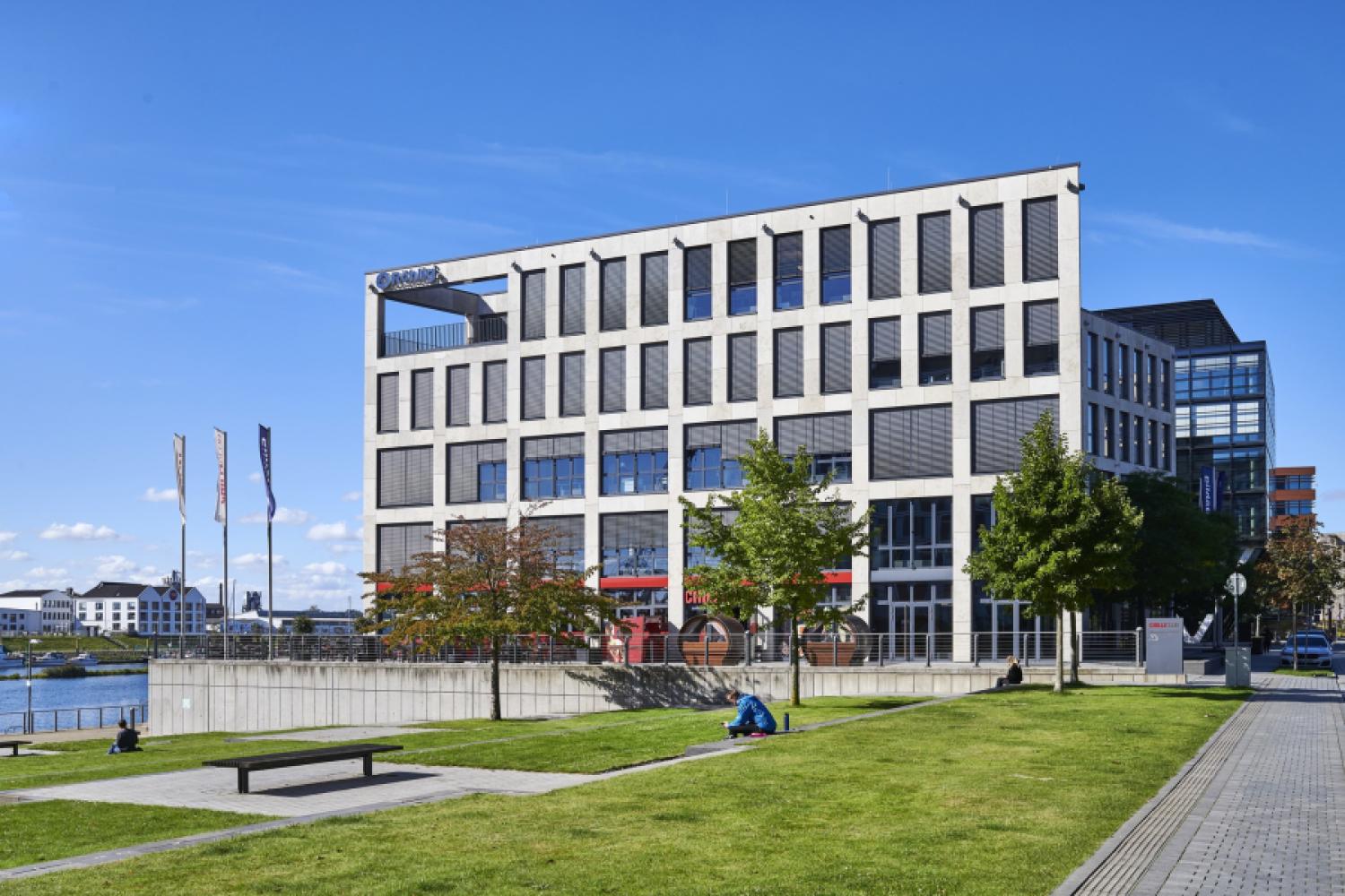 El operador logístico desea establecer un nuevo estándar en el sector para el cumplimiento de las Buenas Prácticas de Distribución (GDP). En la foto: la sede principal de Röhlig Logistics en la Überseestadt de Bremen. (Foto: Röhlig Logistics)