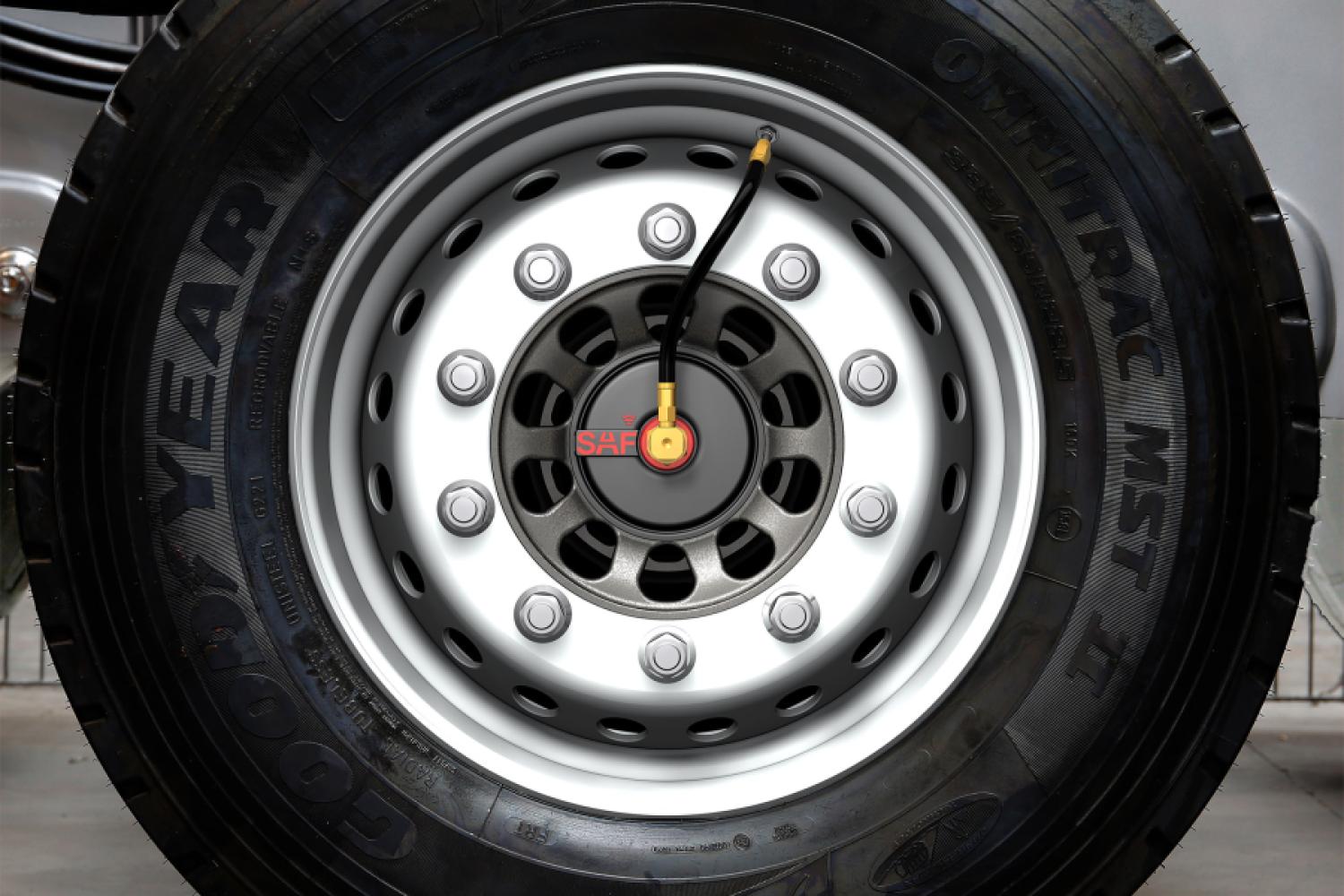 With the Tire Pilot I.Q., the tire almost inflates itself. (Photo: SAF Holland)