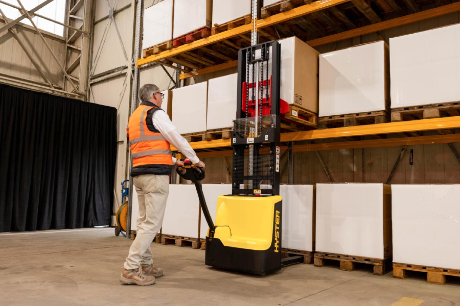 With a load capacity of up to 1,200 kilograms, the Hyster SC1.2 is targeted at businesses that want to perform simple stacking tasks efficiently and cost-effectively. | Image: Hyster